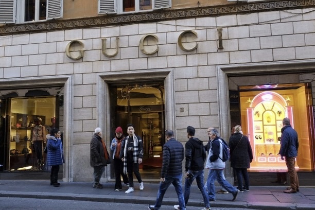 Bat chap suy thoai kinh te, nguoi Nga van tang chi tieu cho hang xa xi hinh anh