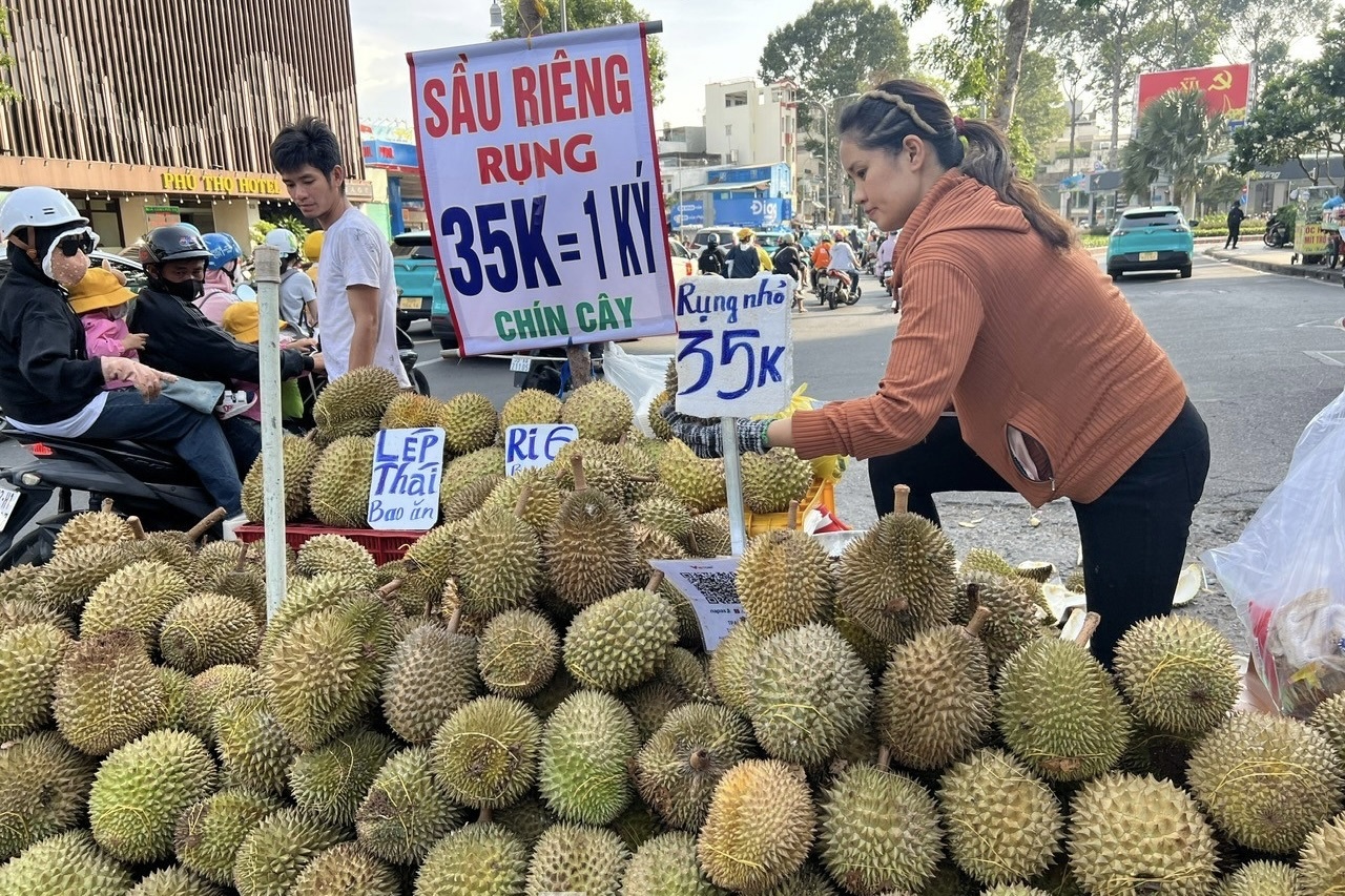 Bat ngo sau rieng gia 35.000 dong/kg: 'Bao an, bao doi' hinh anh