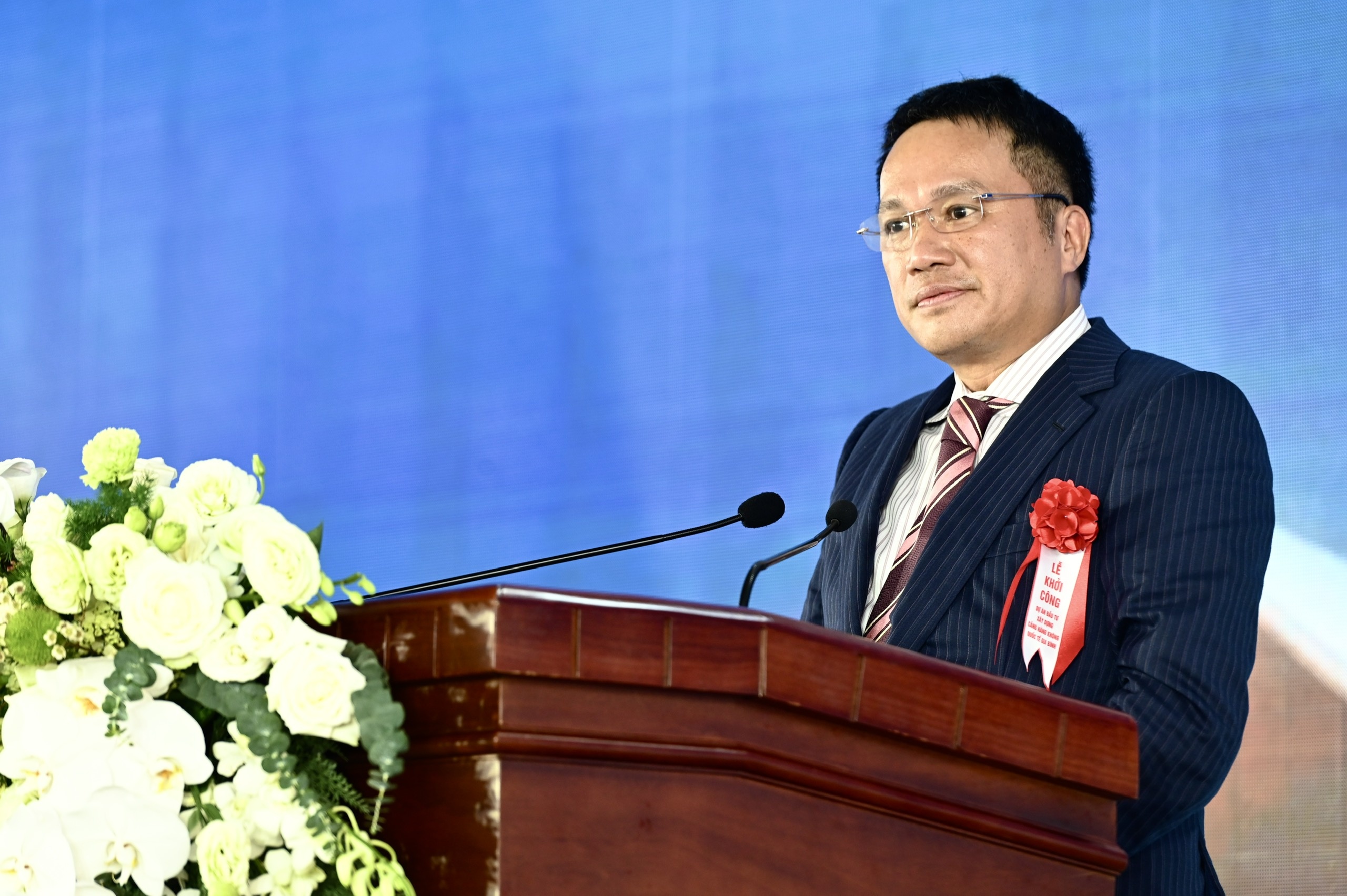 nguyễn thị phương thảo, Hồ Hùng Anh, Phạm Nhật Vượng ảnh 6 nguyen thi phuong thao, Ho Hung Anh, Pham Nhat Vuong anh 6