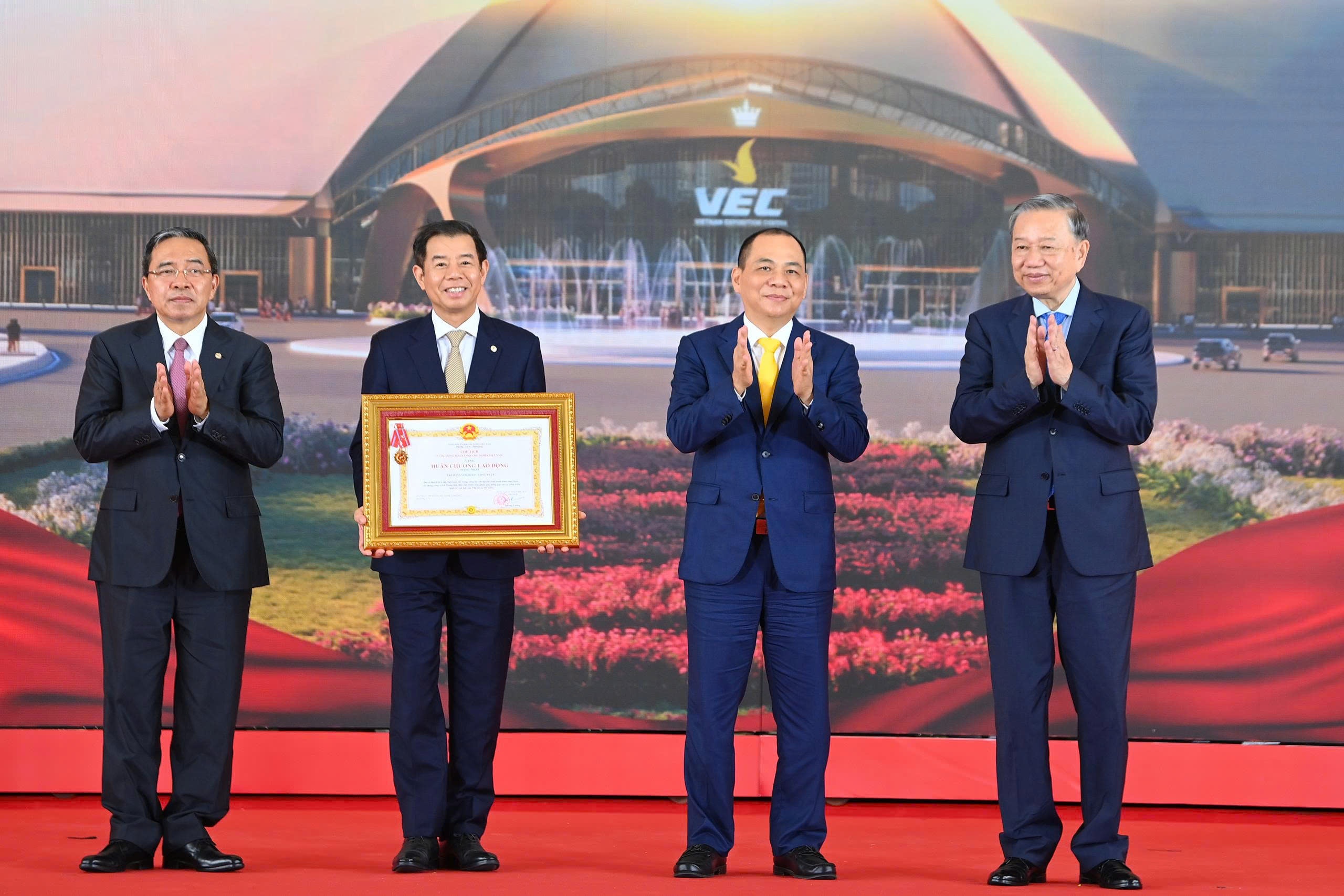 nguyen thi phuong thao,  Ho Hung Anh,  Pham Nhat Vuong anh 3
