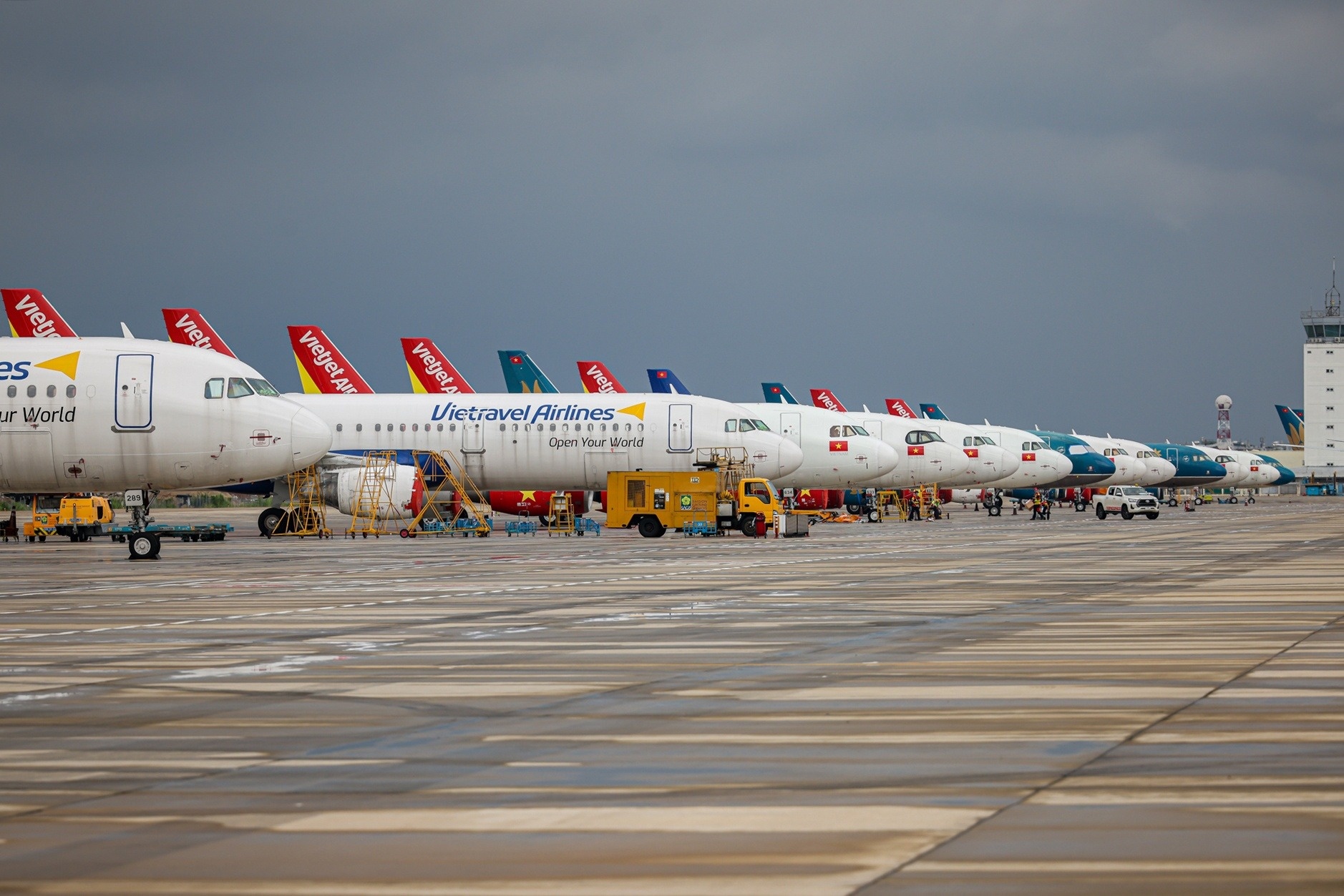 5 hang bay chuyen ve ga T3, san bay Tan Son Nhat 'de tho' dip 2/9 hinh anh