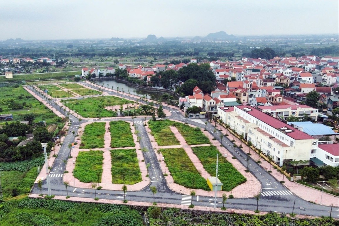 Lo ngai hop thuc hoa 'gia ao' day gia bat dong san tang cao hinh anh