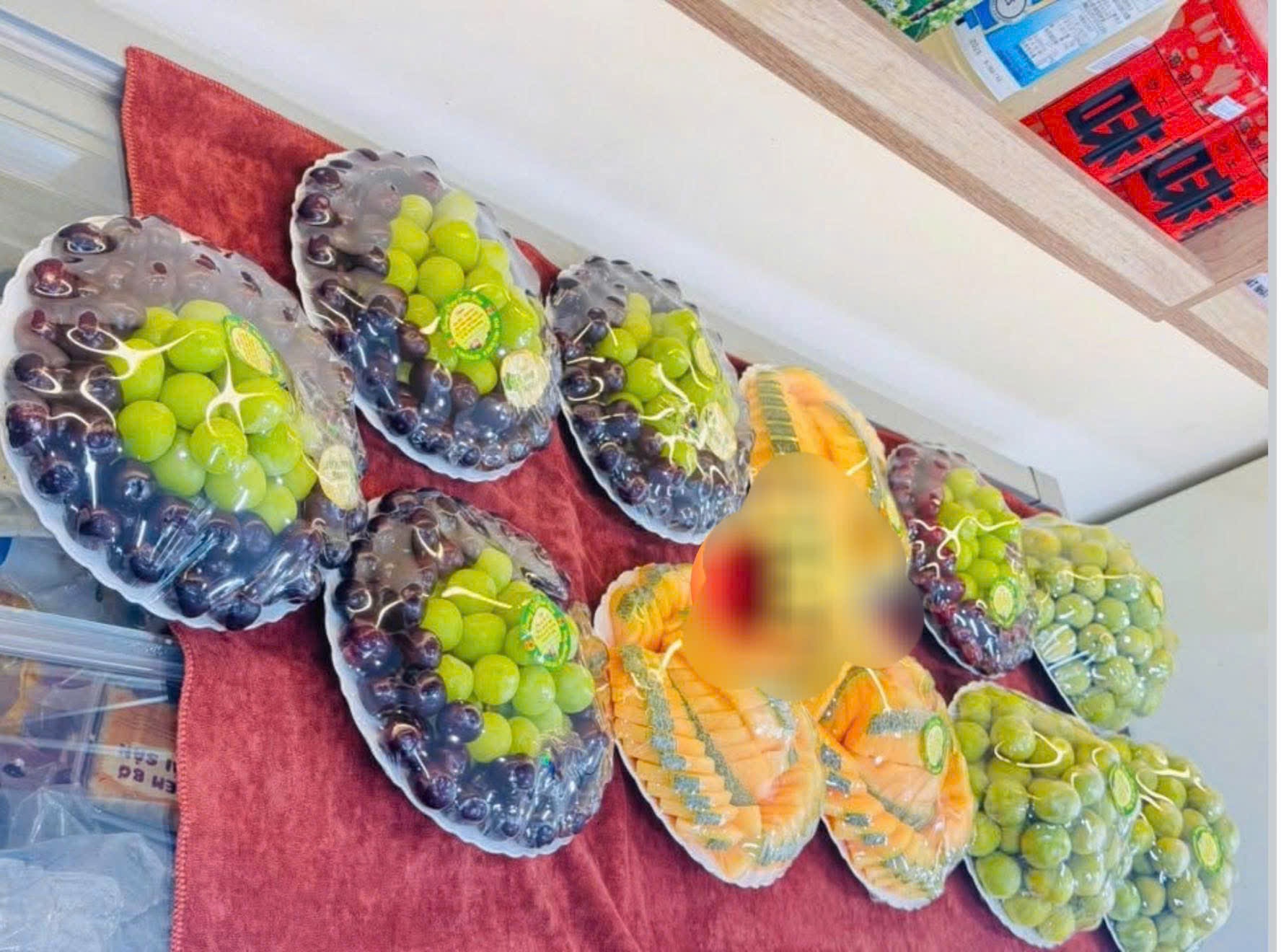 3 chum nho gia 4,5 trieu dong: Quan ly thi truong vao cuoc hinh anh