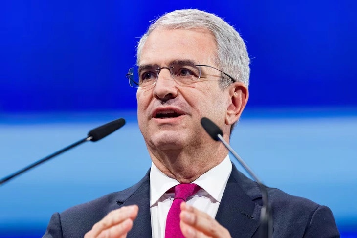 CEO Nestle bi sa thai vi che giau quan he tinh cam voi cap duoi hinh anh