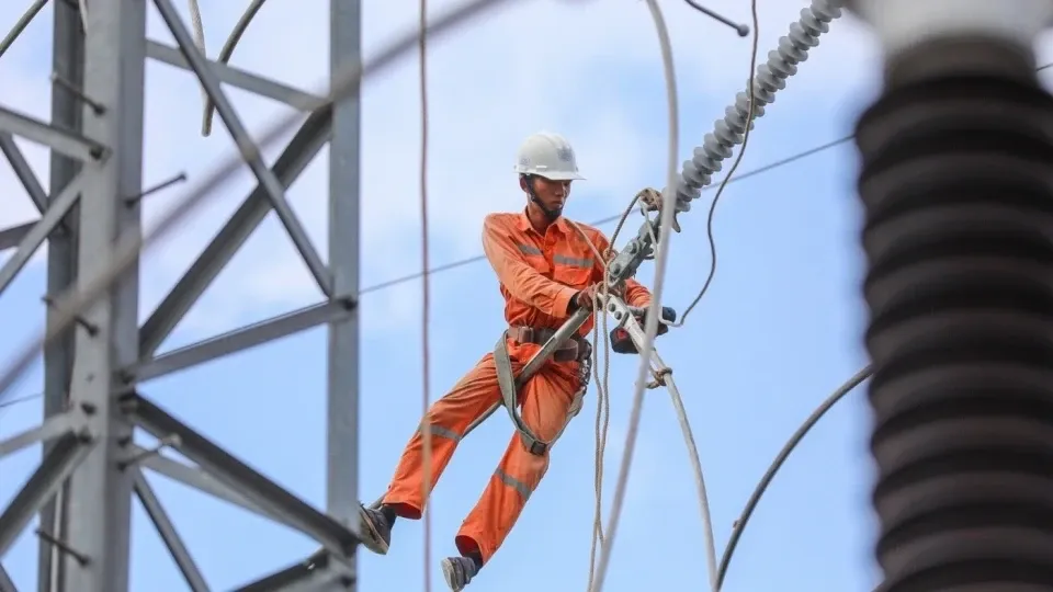 Gia dien Viet Nam cao hay thap so voi the gioi? hinh anh