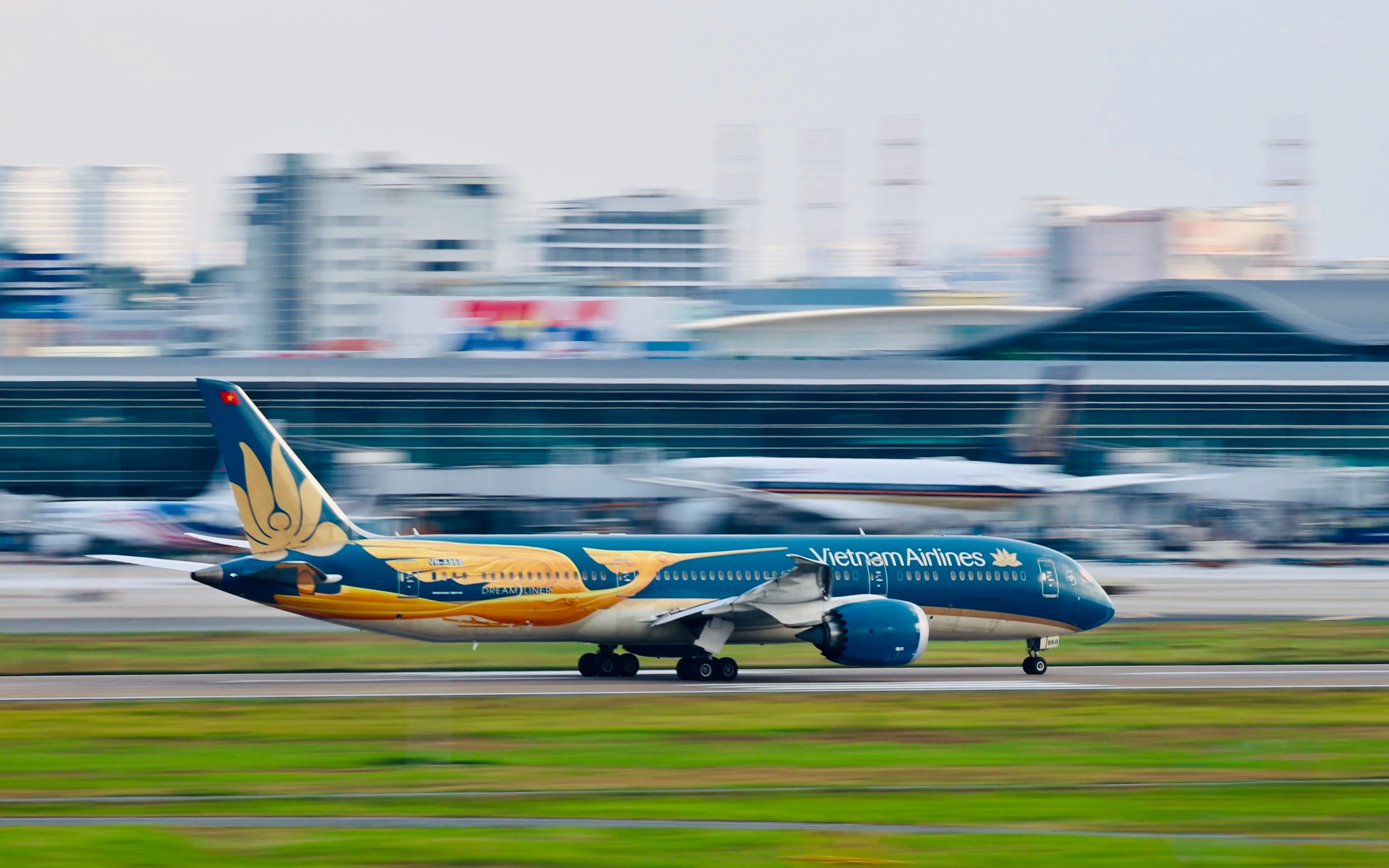 Chuyen bay Vietnam Airlines ha canh khan cap o Tho Nhi Ky hinh anh