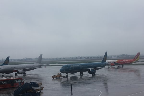 Hoan, huy them nhieu chuyen bay ngay 24/9 vi bao Ragasa hinh anh