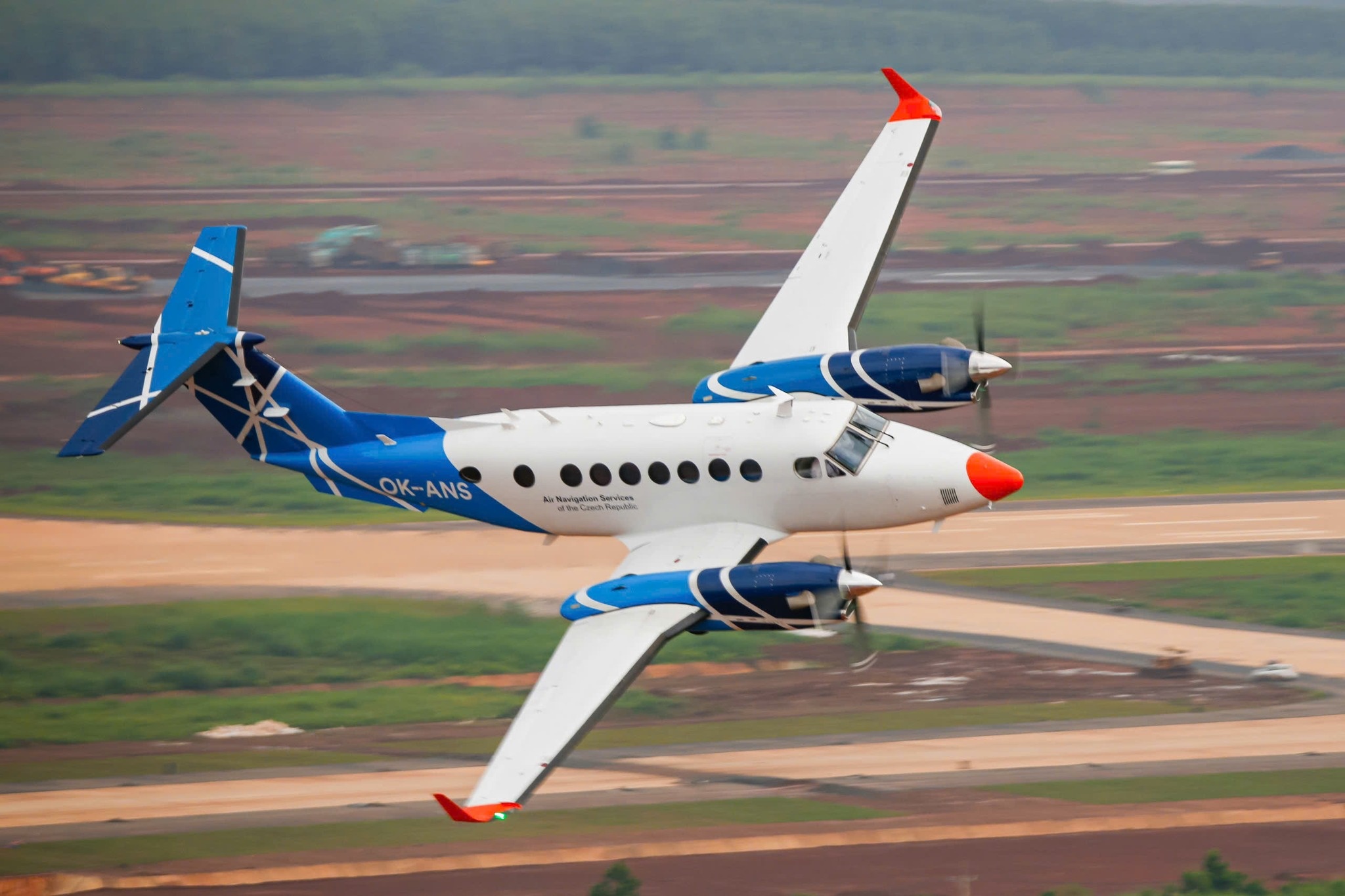 Chuan bi bay hieu chuan lan 2 o san bay Long Thanh hinh anh