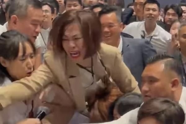 Chu dau tu len tieng vu xo day, gianh giat phieu mua can ho o TP.HCM hinh anh