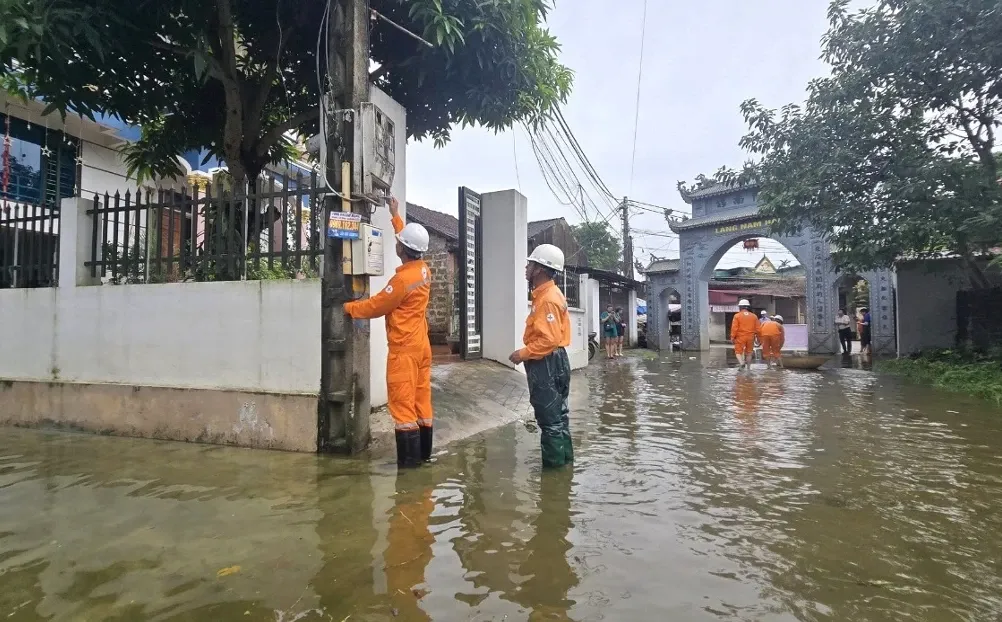 Ha Noi: Gan 14.000 ho dan bi cat dien do ngap ung hinh anh