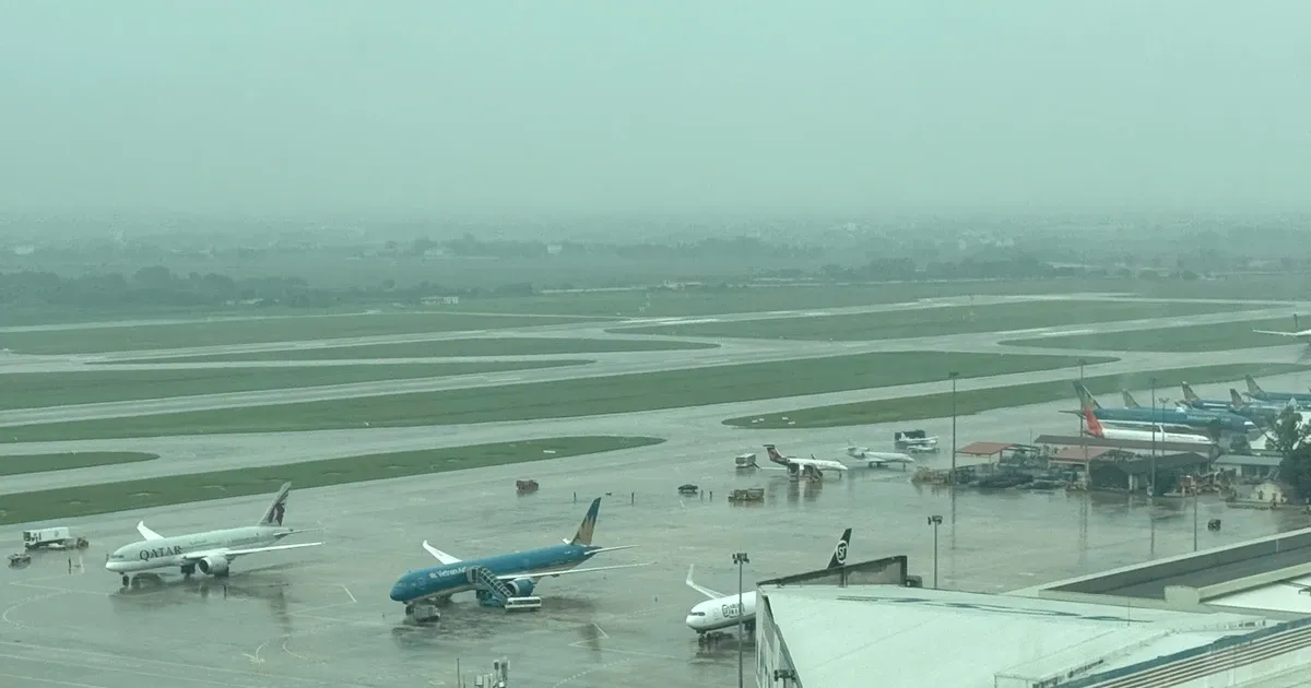 Gan 20 chuyen bay bi anh huong do mua dong tai Noi Bai hinh anh