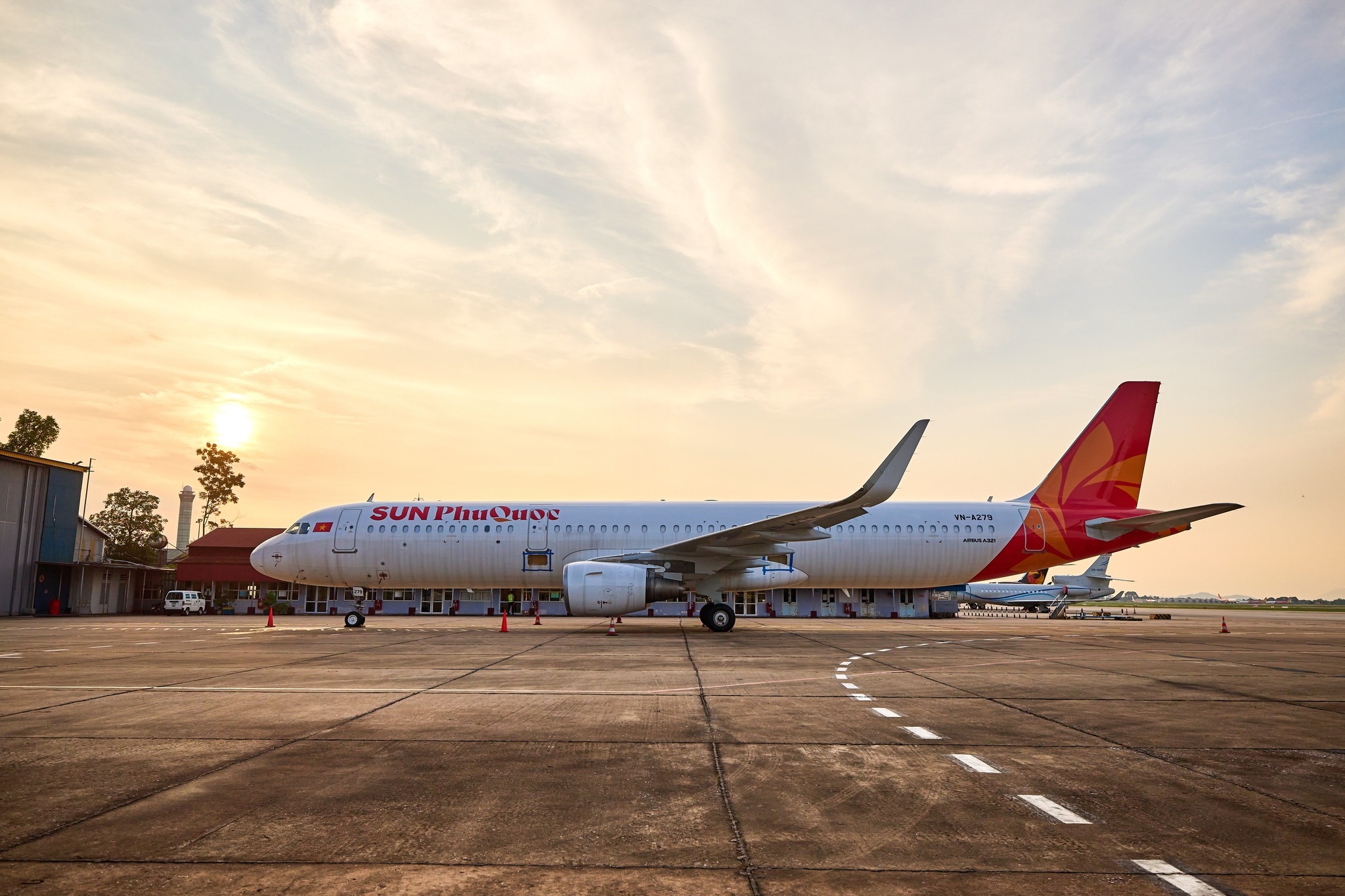 Sun PhuQuoc Airways lan dau ban ve, re hon Vietjet, Vietnam Airlines hinh anh