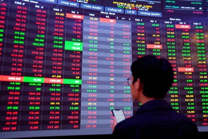 Vi sao dong von ngoai rut ca ty USD ra khoi thi truong chung khoan? hinh anh