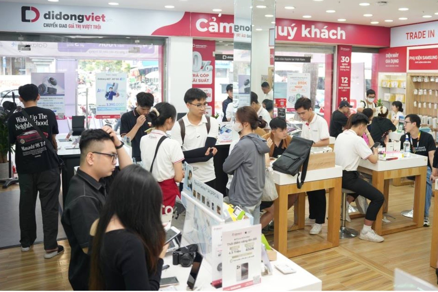 Sale 11/11: Mua dien thoai tang loa Bluetooth, phu kien tu 11.000 dong hinh anh