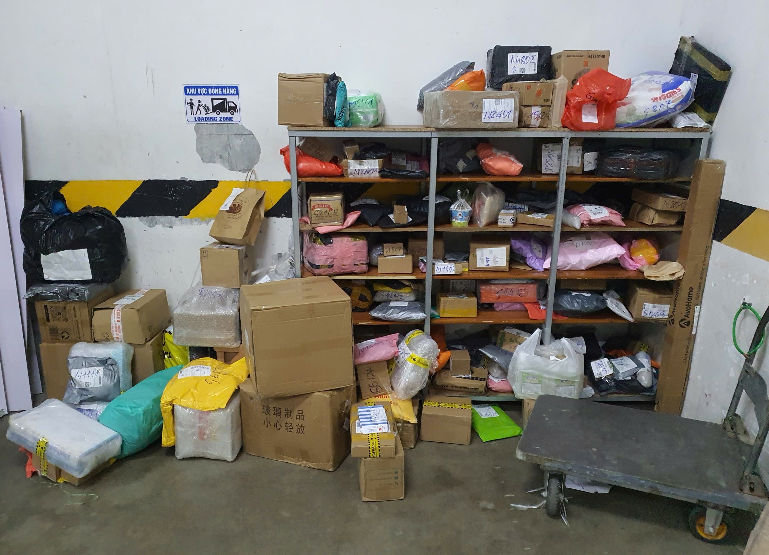 Lazada,  Shopee,  TMDT anh 1