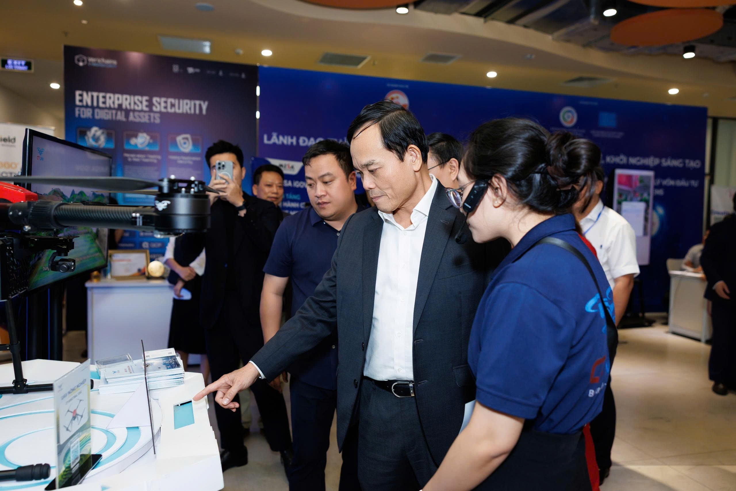 doi moi sang tao anh 2