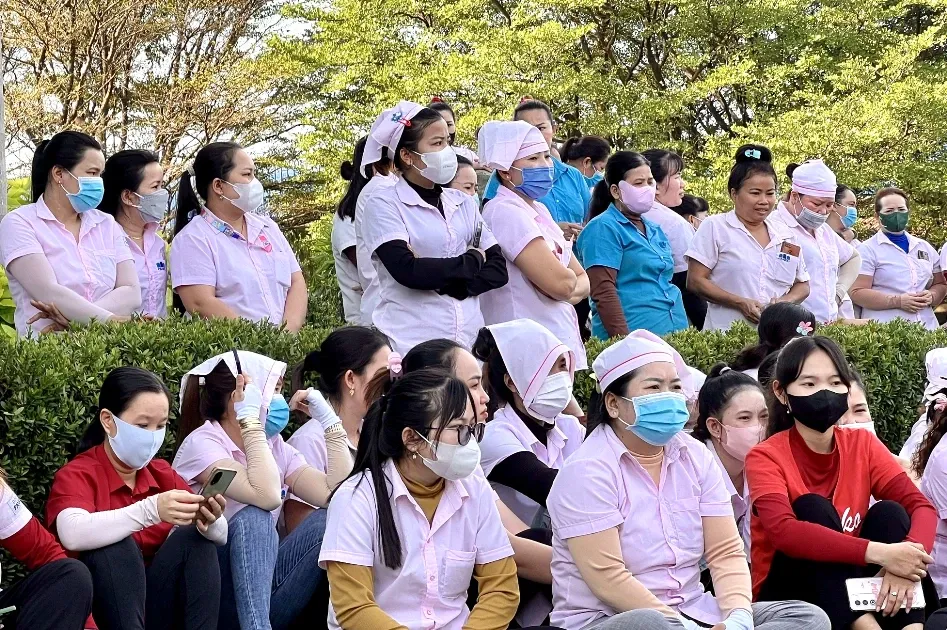 Am anh mat viec truoc Tet hinh anh