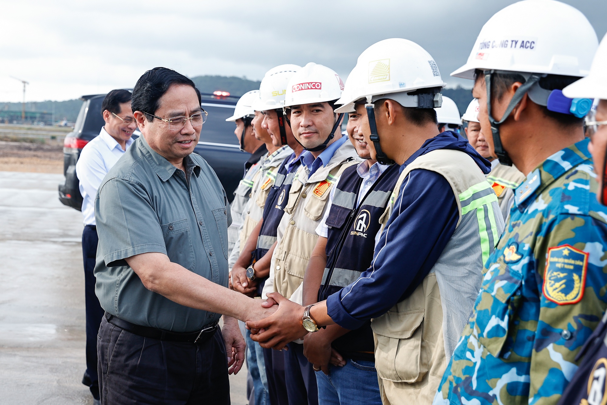 Thu tuong Pham Minh Chinh xuong cong truong du an trong diem Phu Quoc hinh anh