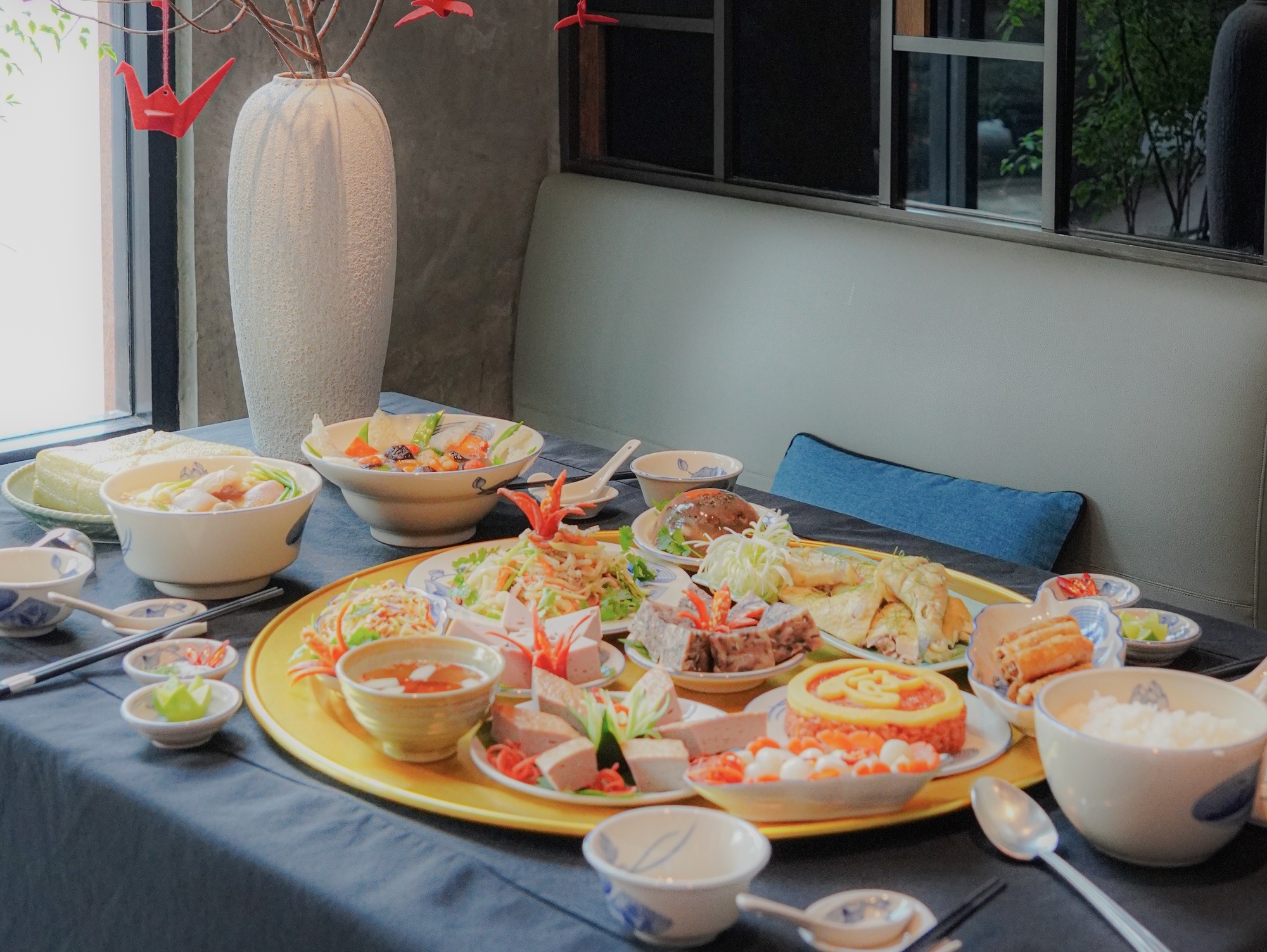 Co gi trong mam co Tet gan 4 trieu dong cua khach san 5 sao hinh anh