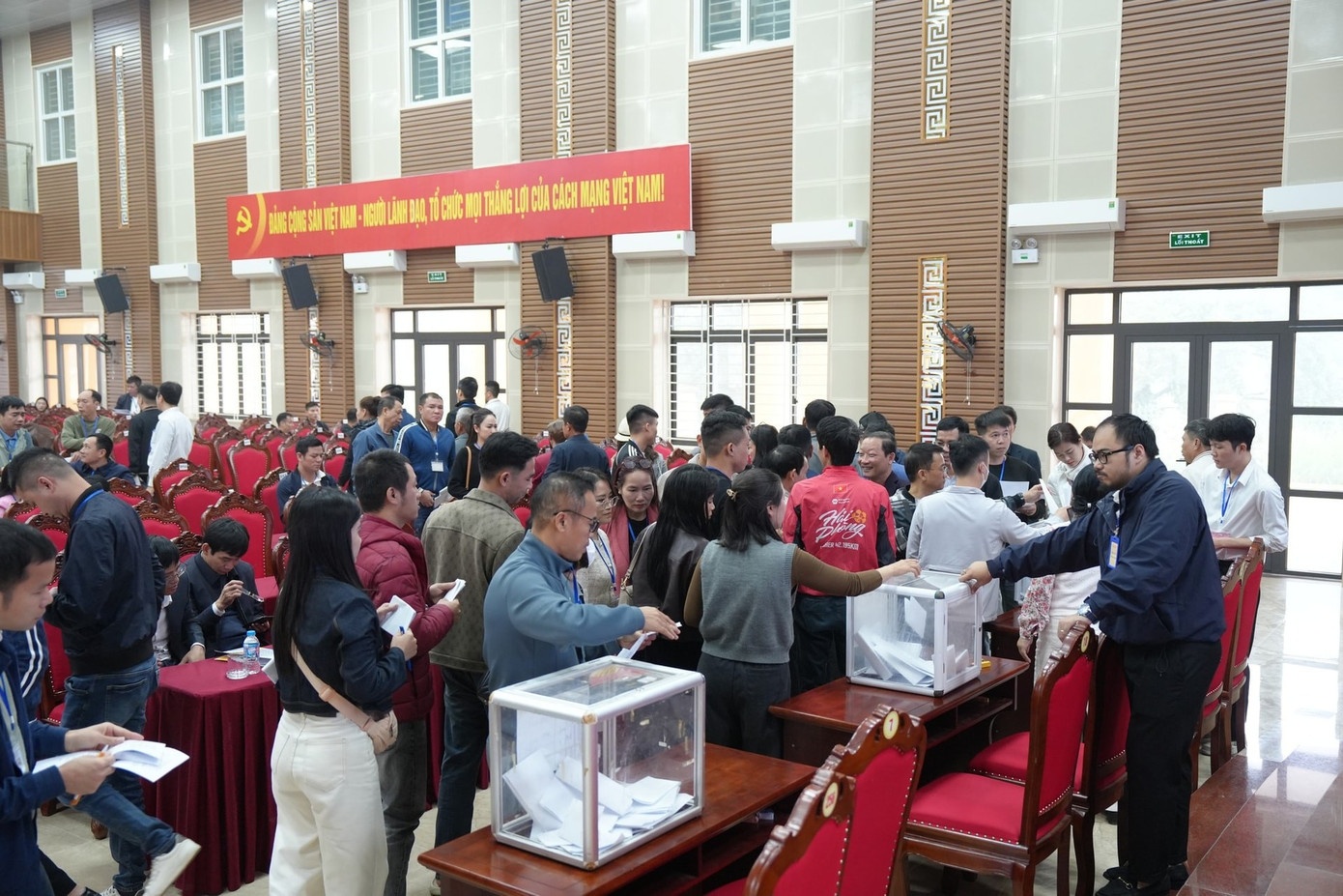 Dau gia dat o Ha Noi: Co lo cao gap 10-13 lan gia khoi diem hinh anh