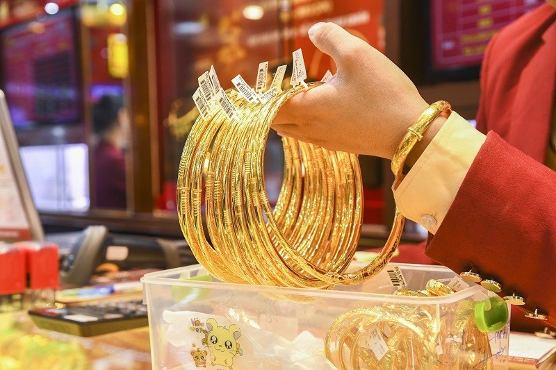 Thay gi ve gia vang bac thoi gian qua? hinh anh
