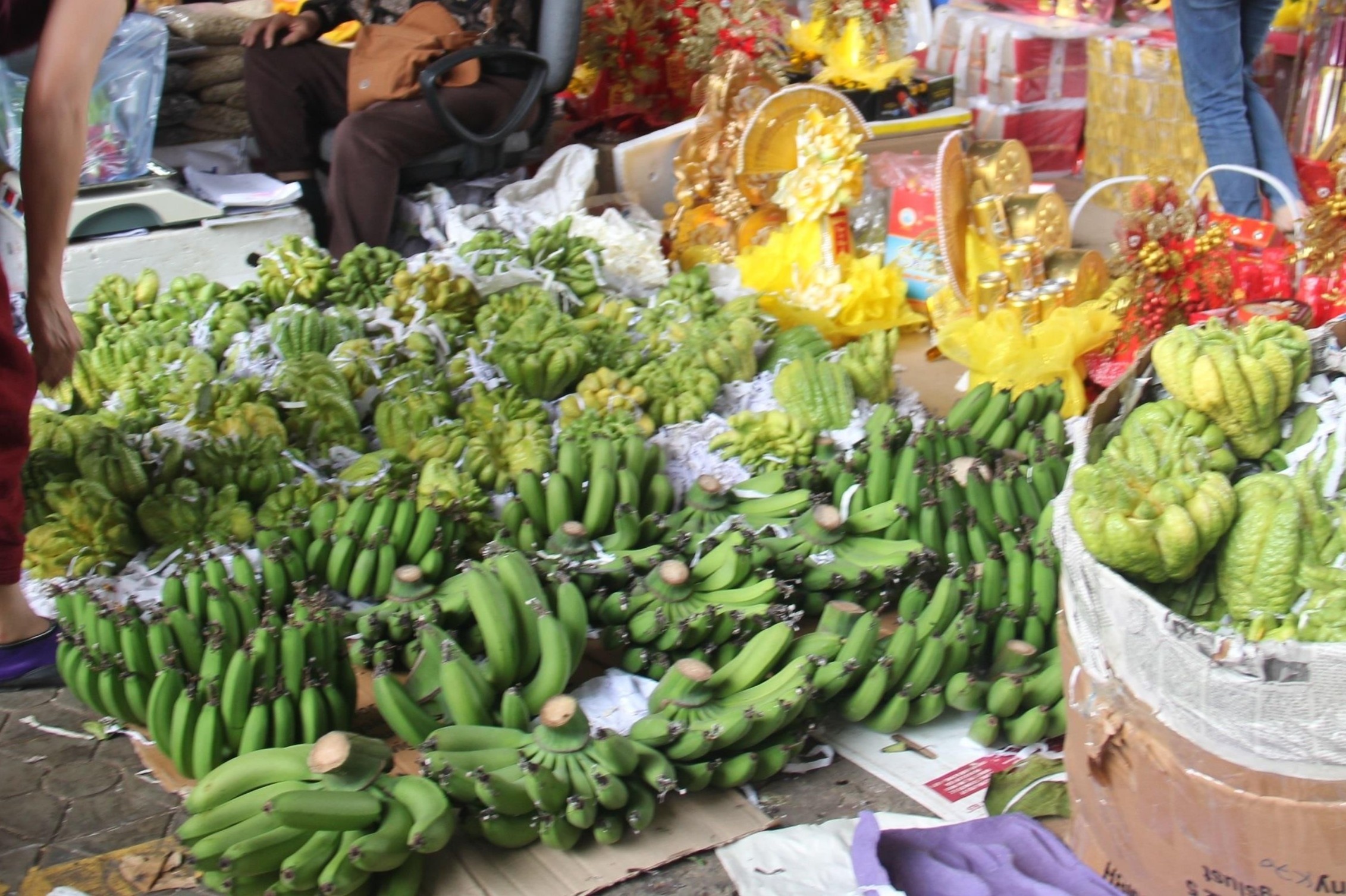 Chuoi tieu xanh 'sap' gia 10 lan, chi con 30.000-60.000 dong/nai van e hinh anh