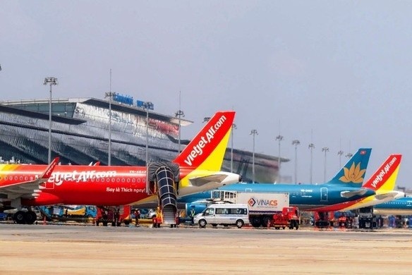Tau bay nuoc ngoai 'mac ket' tai Noi Bai do xung dot Trung Dong hinh anh