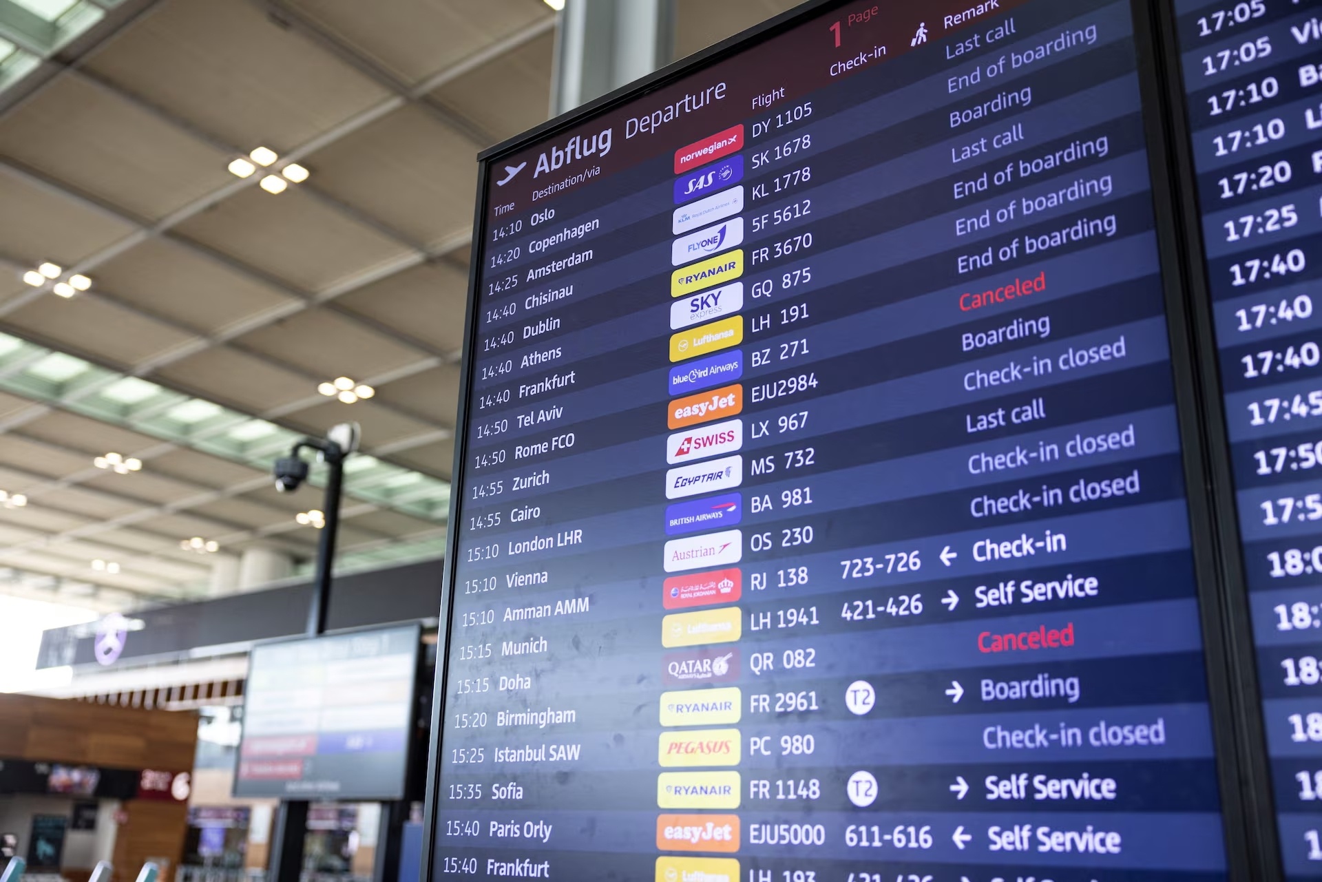 'Chay' ve may bay Viet Nam di chau Au vi chien su Trung Dong hinh anh