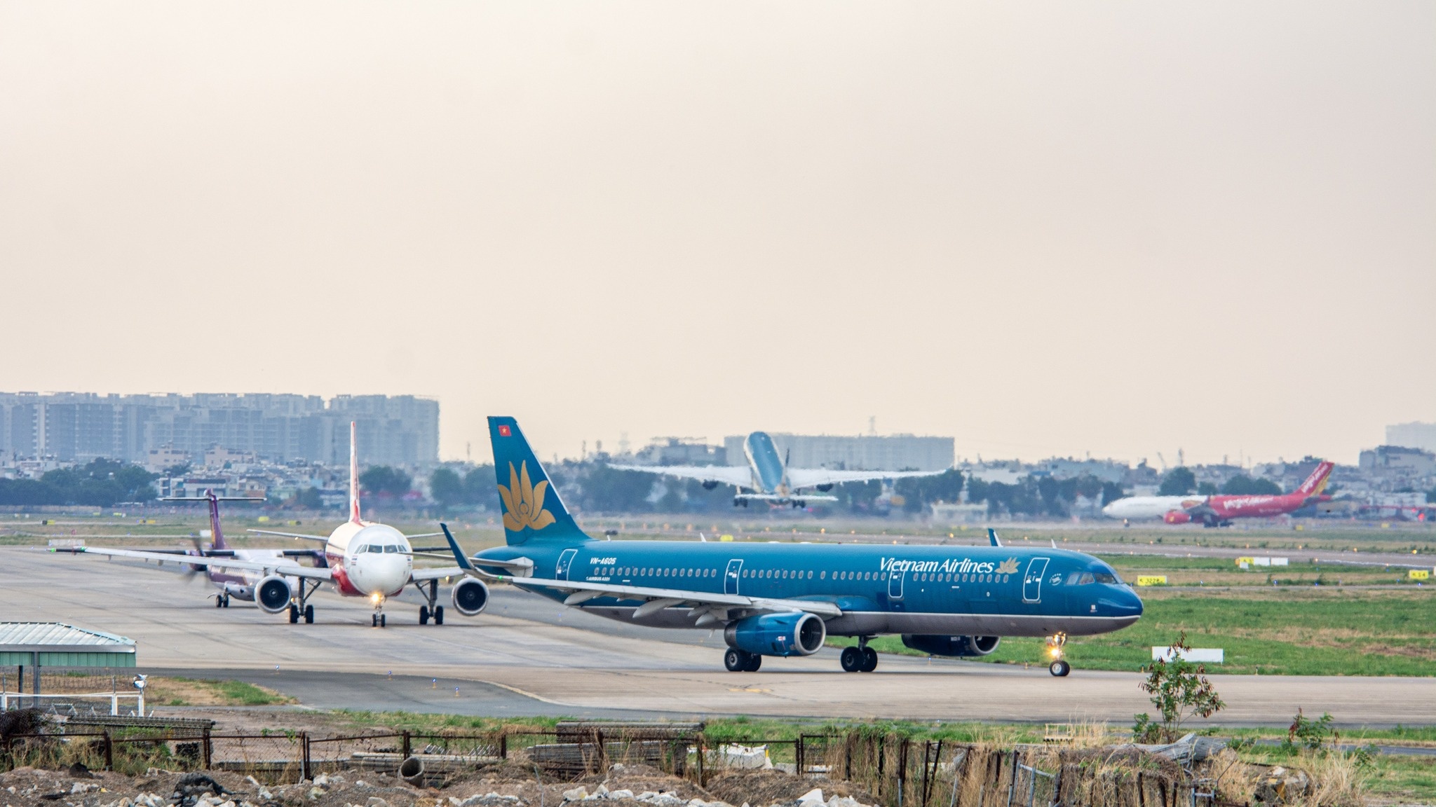 De xuat ap phu thu nhien lieu, gia ve may bay se tang tu thang 4 hinh anh