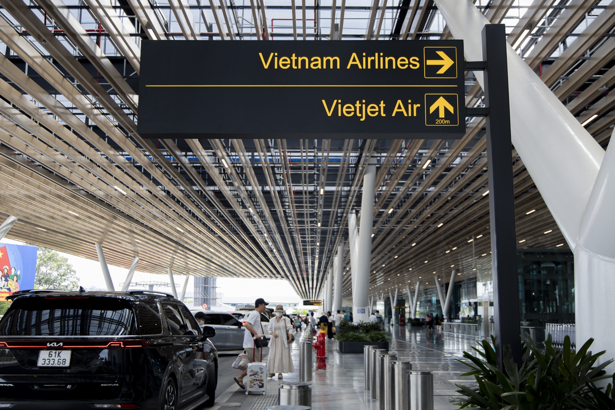 'Chay ve' dip le 30/4, nhieu chuyen bay het sach hang pho thong hinh anh