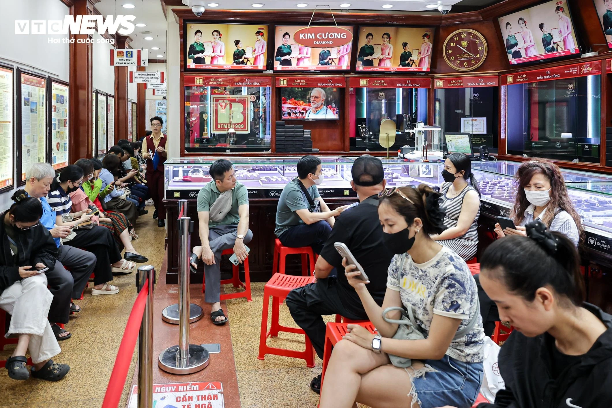 Bao Tin Minh Chau anh 8