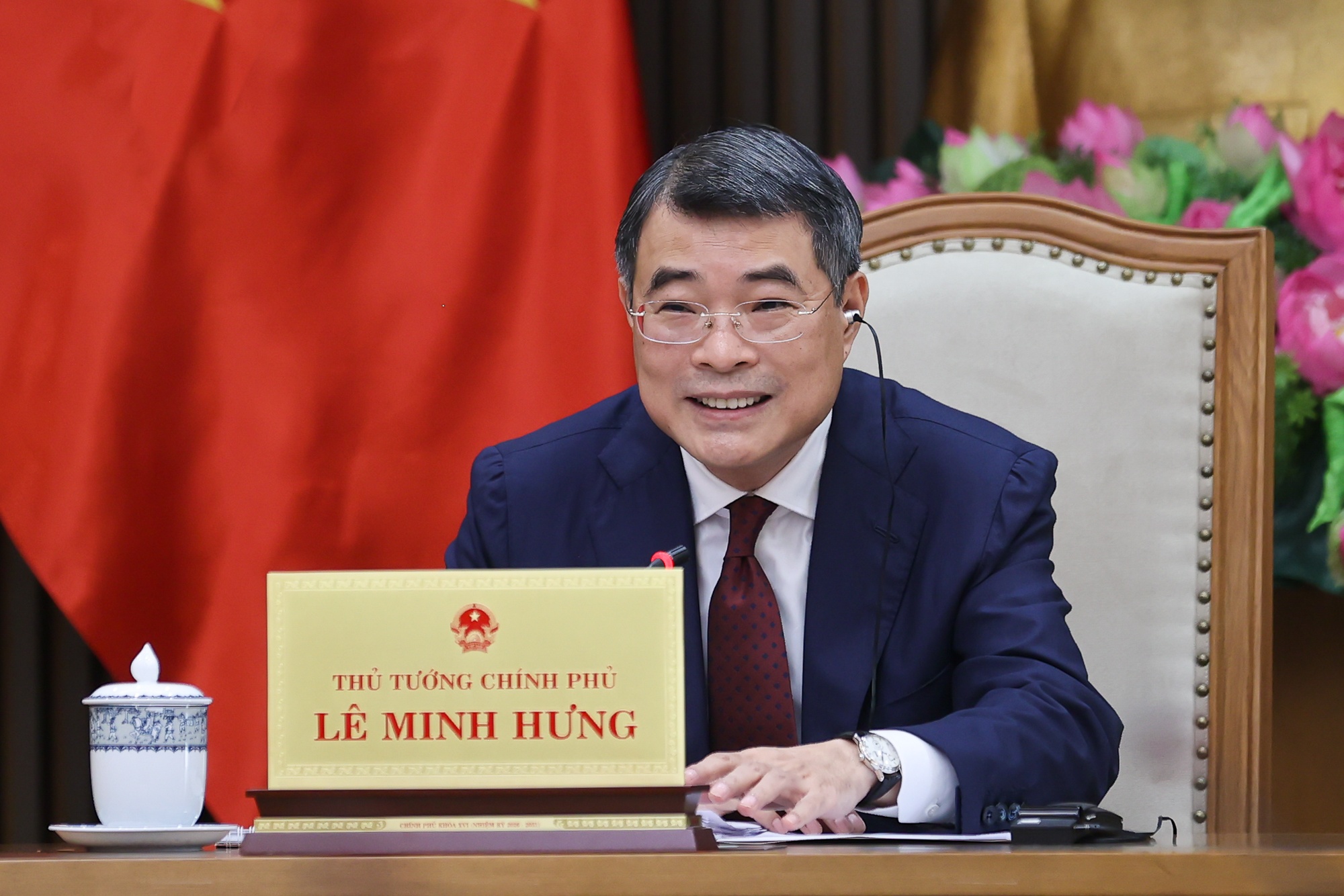 Thu tuong de nghi Singapore ho tro Viet Nam xay trung tam tai chinh hinh anh