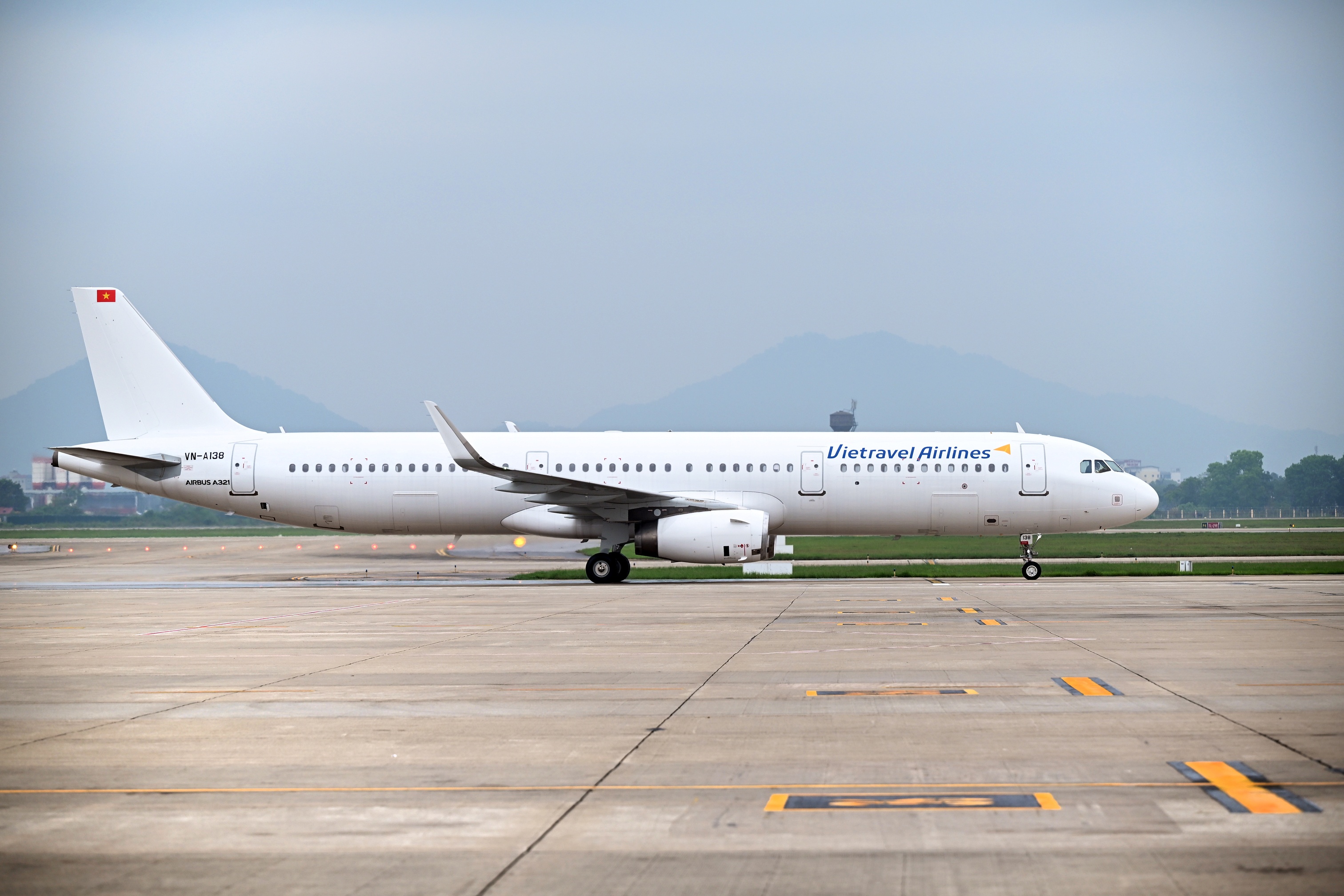 Vietravel Airlines vua nhan them tau bay hinh anh