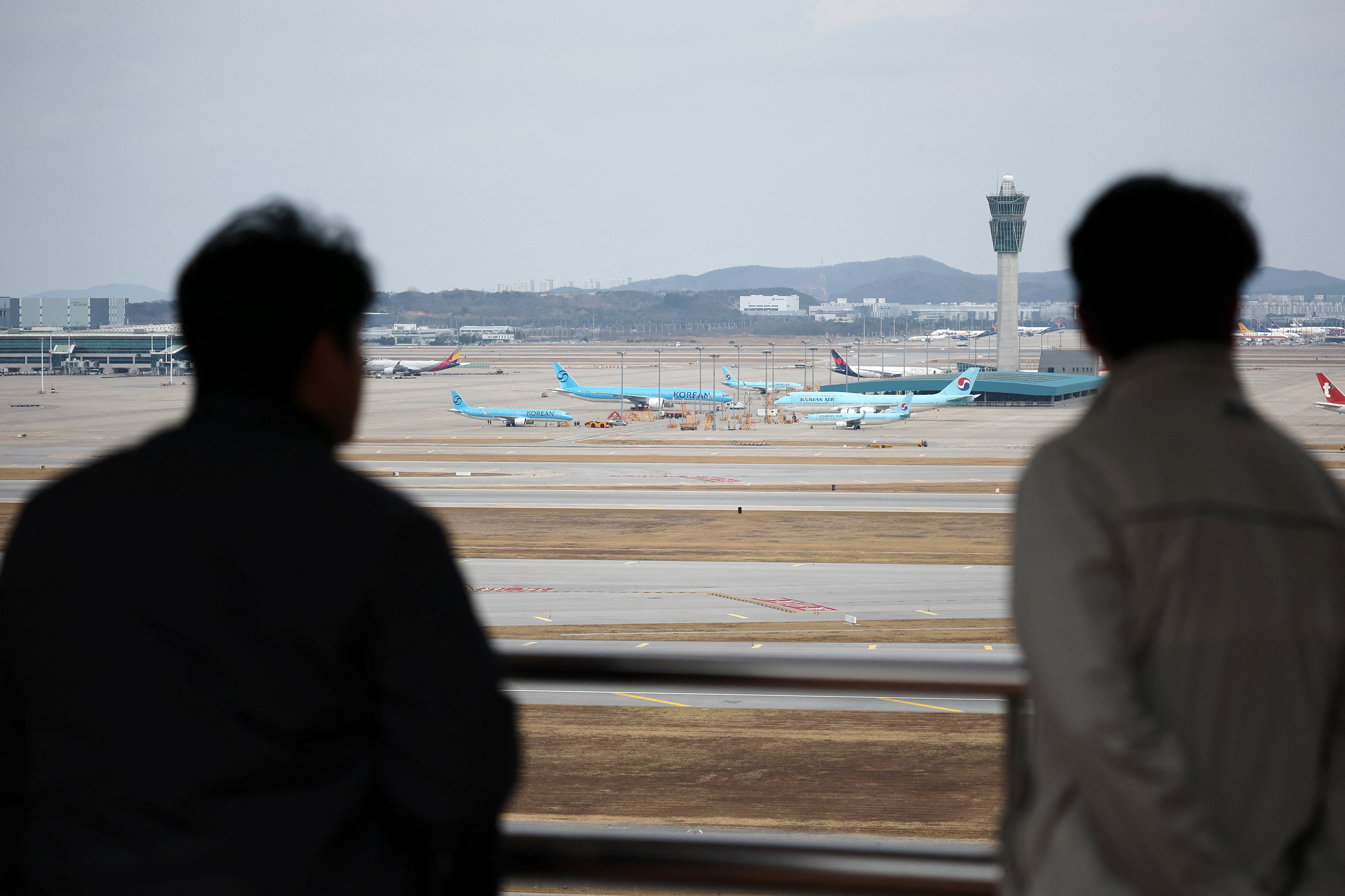 Loat hang bay chau A cat chuyen, duong bay chau Au 'nong' tro lai hinh anh