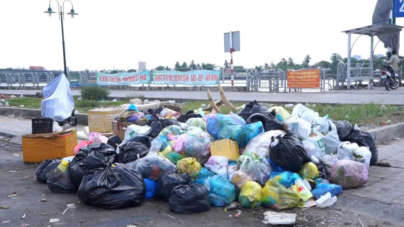 Nha may dot rac 'khat' rac hinh anh