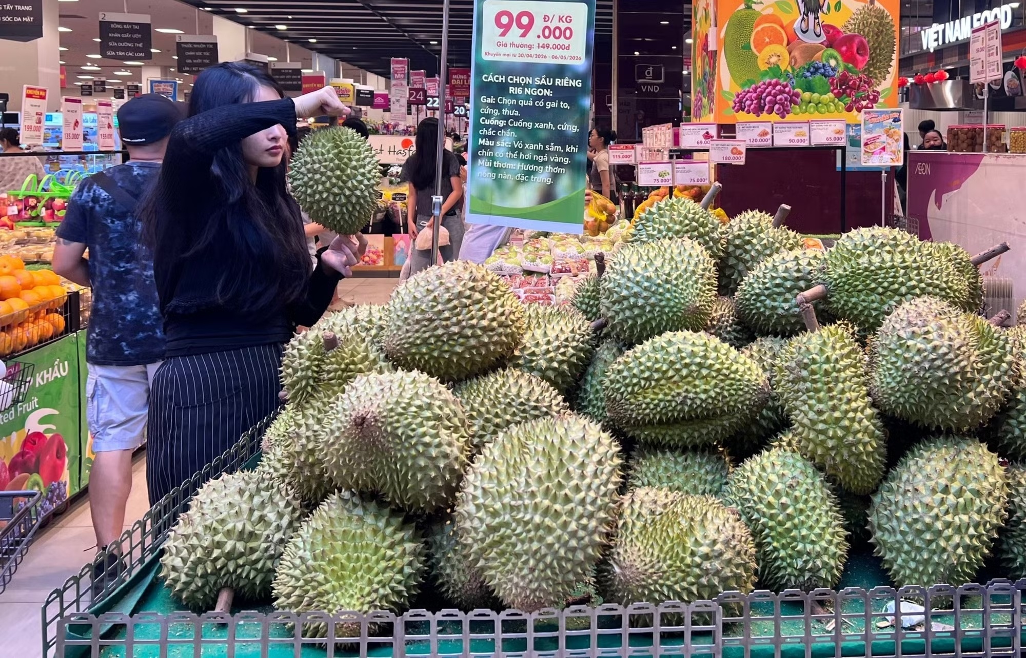 Sau rieng rot gia: Ke khoc, nguoi cuoi hinh anh