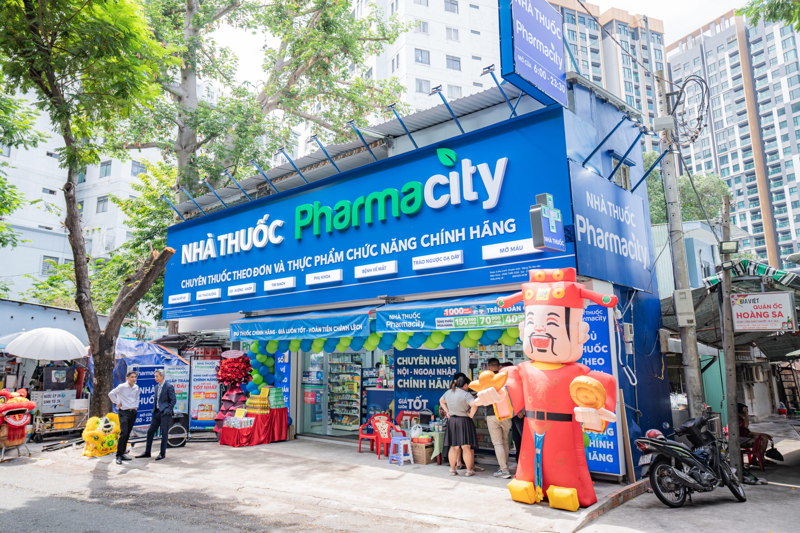 Pharmacity goi them von ngoai, 'quyet dau' Long Chau, An Khang hinh anh
