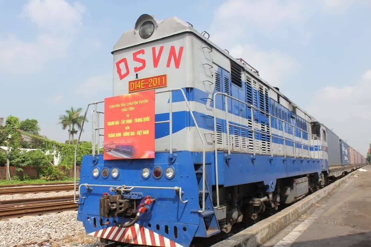 Lan dau tien co tau lien van di thang tu Trung Quoc den Dong Nai hinh anh