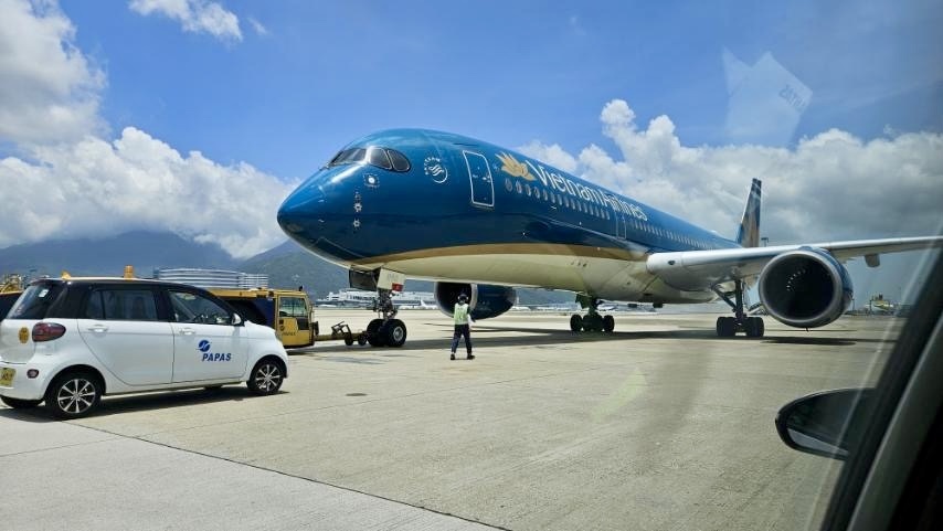 May bay Vietnam Airlines ha canh khan cap tai Hong Kong hinh anh