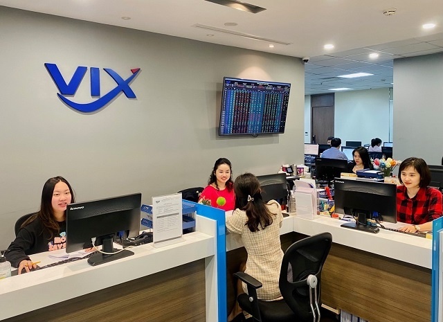 Chung khoan VIX thay cung luc chu tich HDQT va tong giam doc hinh anh