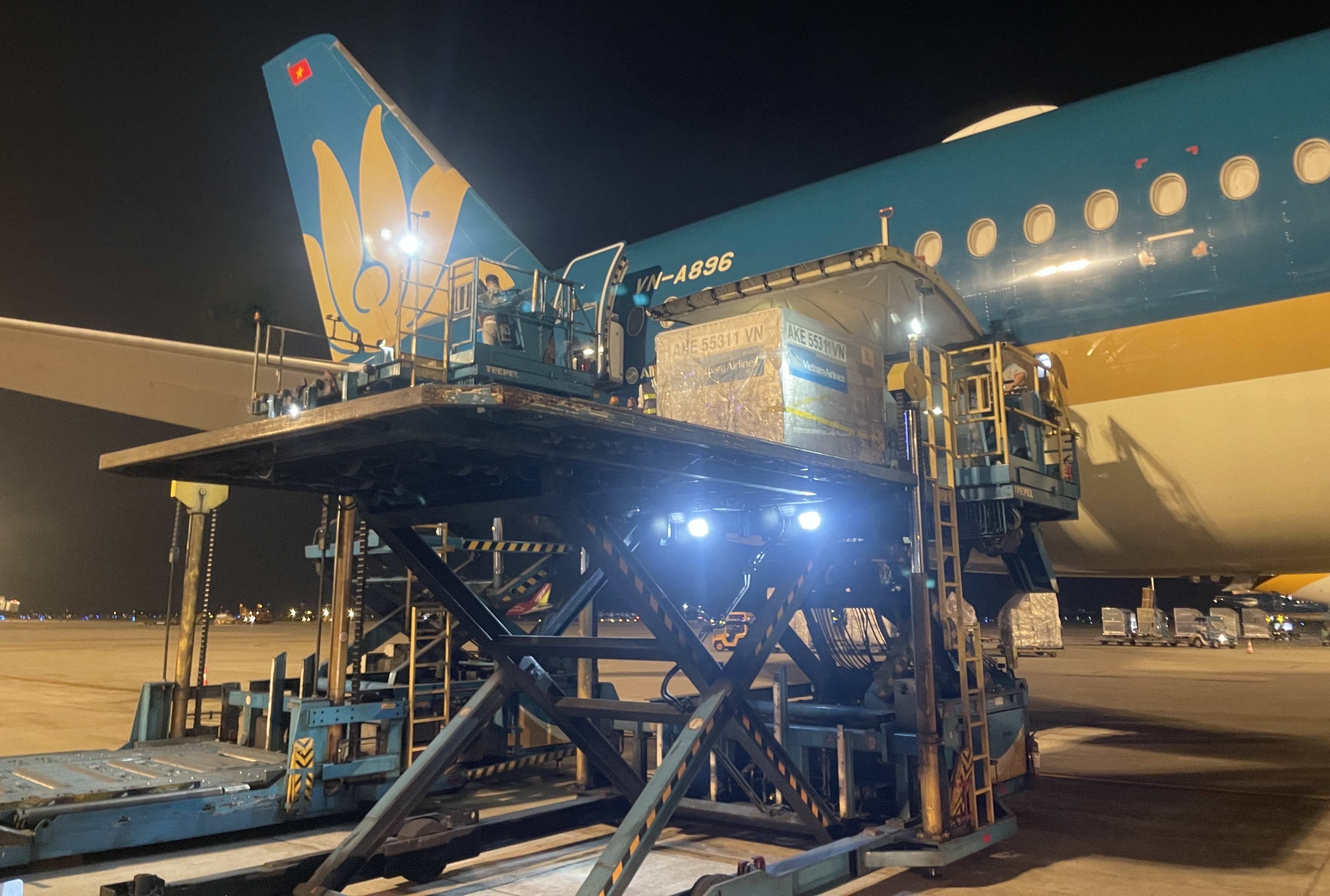 Mot so chuyen bay Vietnam Airlines co the bi doi lich hinh anh