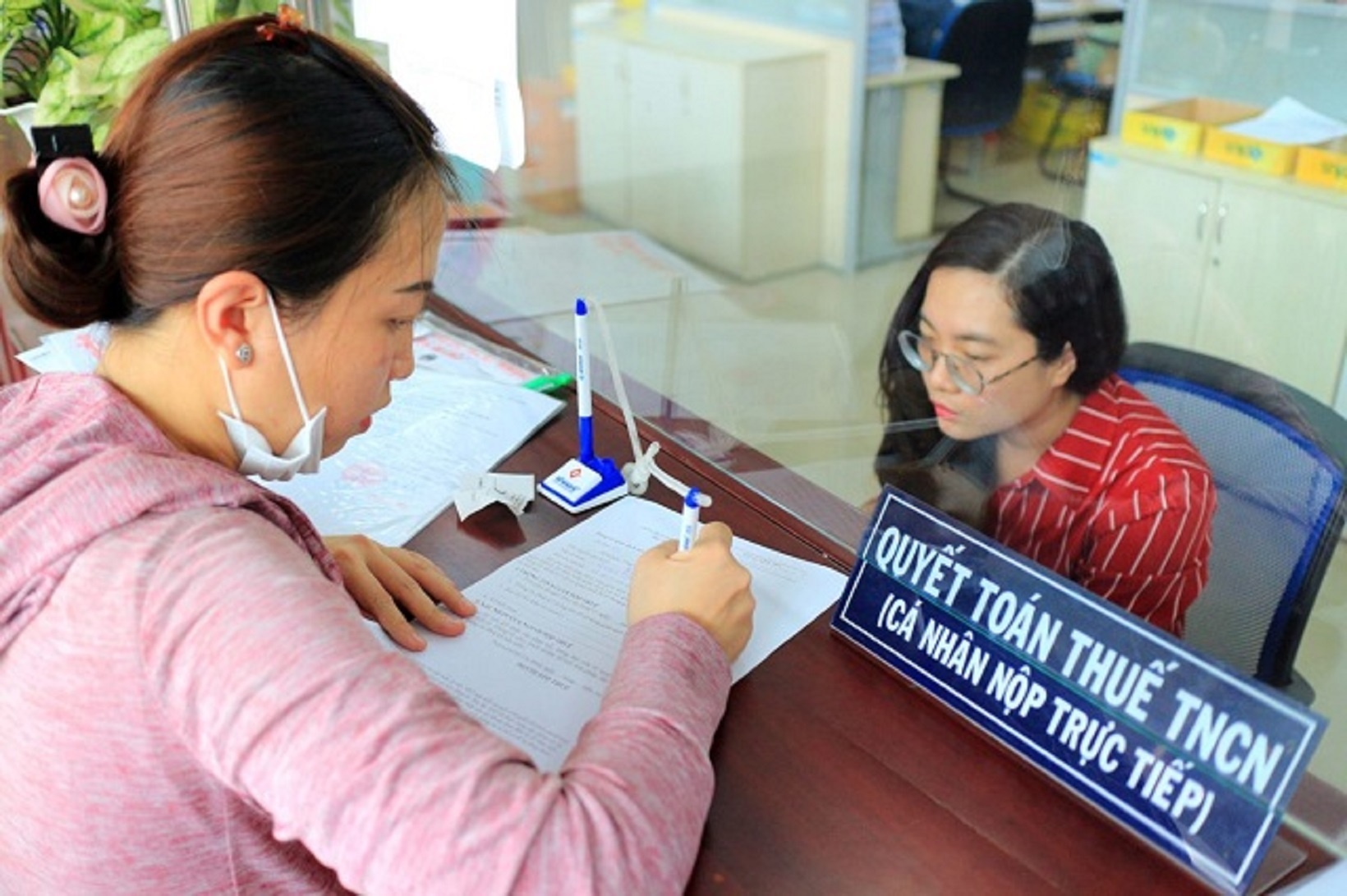Nguoi phu thuoc thu nhap duoi 3 trieu/thang duoc giam tru gia canh hinh anh