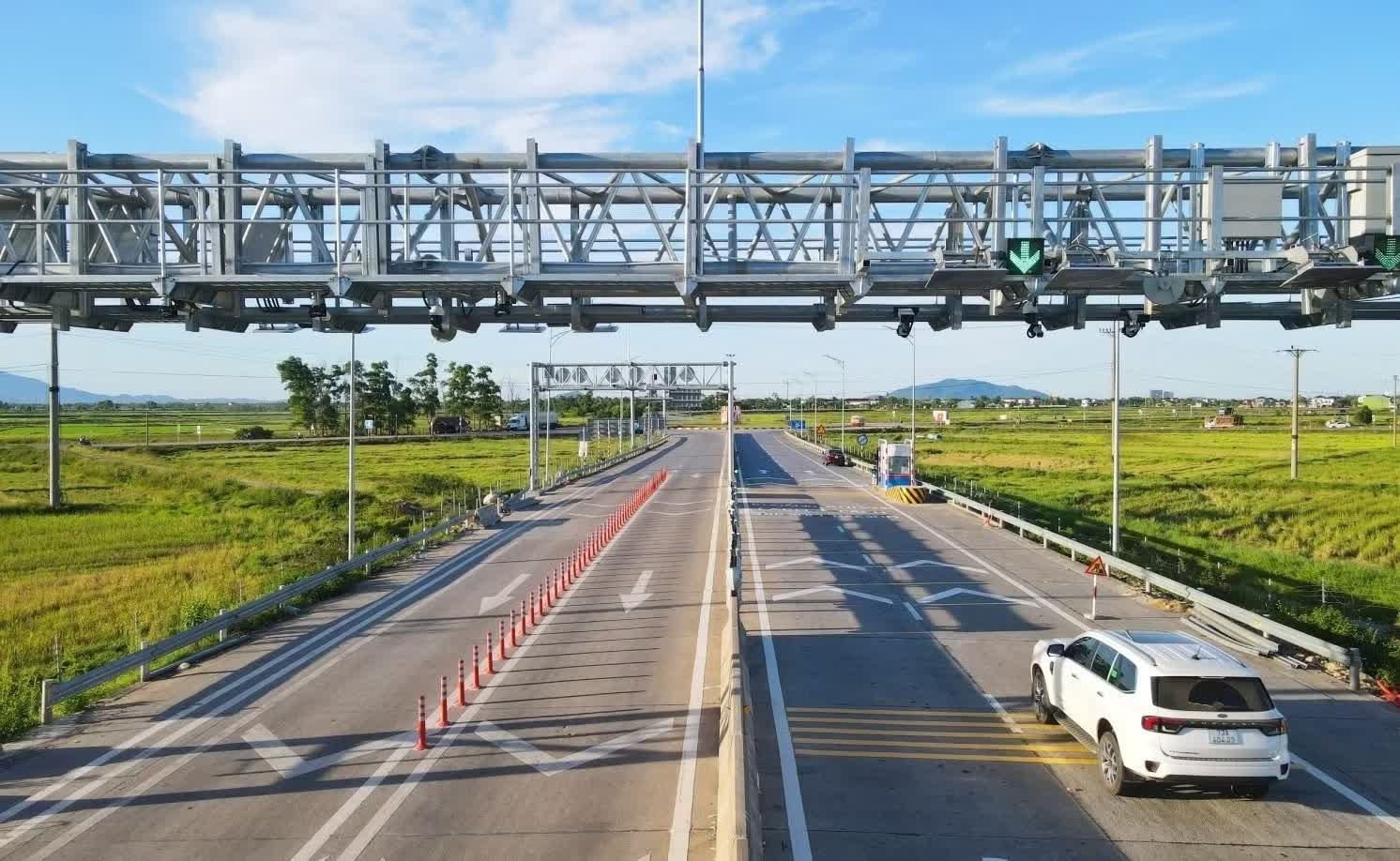 Thu phí đường bộ 5 dự án cao tốc