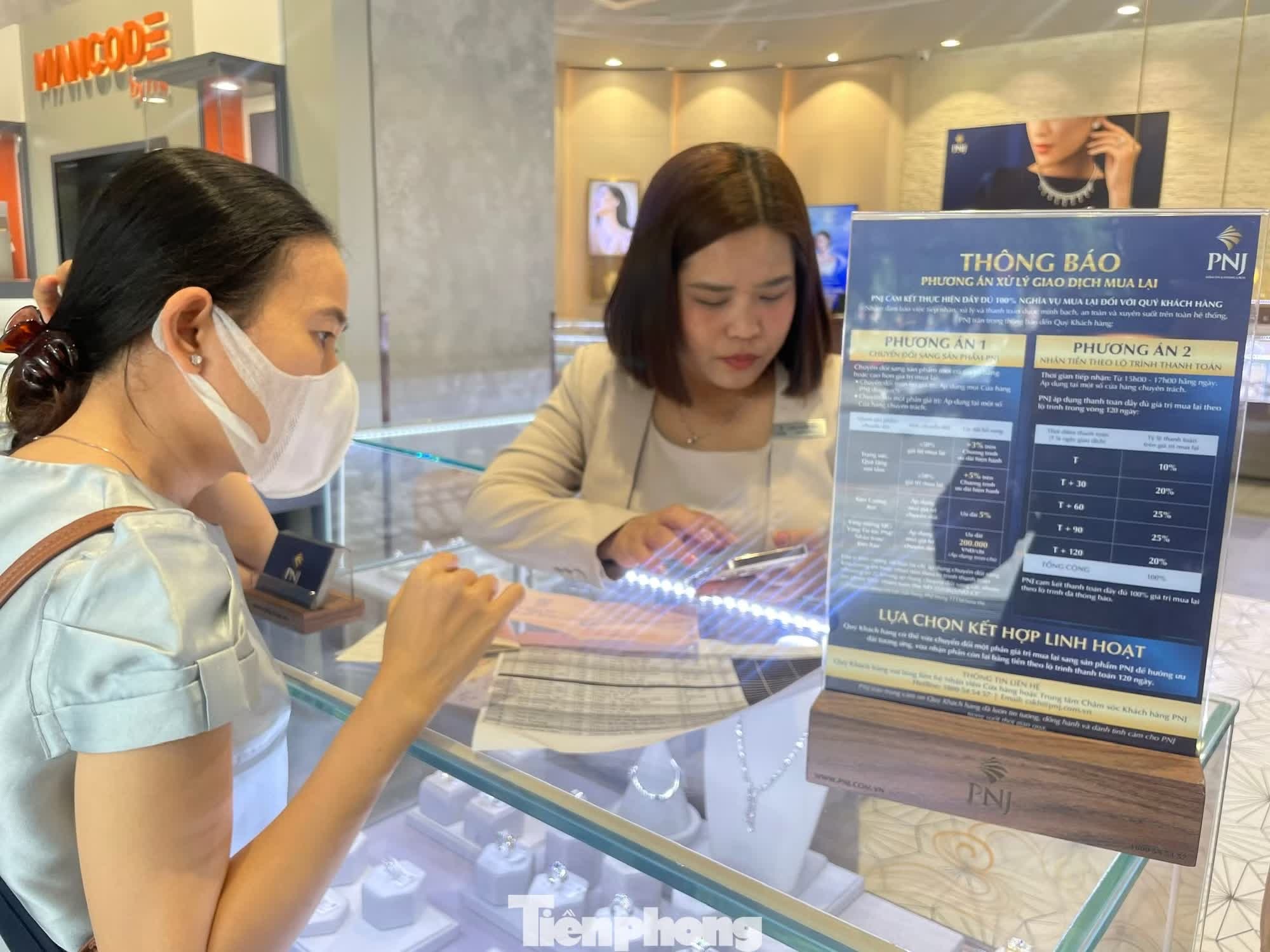 Khổ như đi bán kim cương: Người giàu cũng khóc!