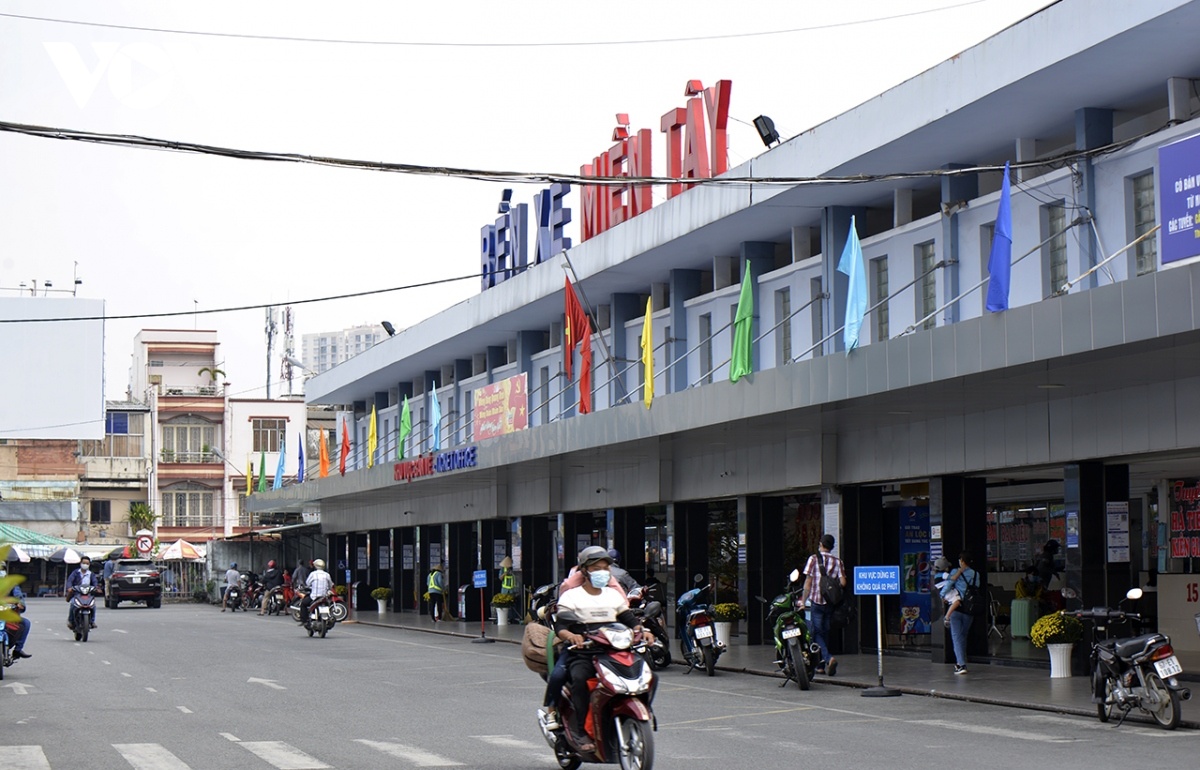 Bến xe Miền Tây hụt thu, đem gần 300 tỷ đi gửi ngân hàng lấy lãi