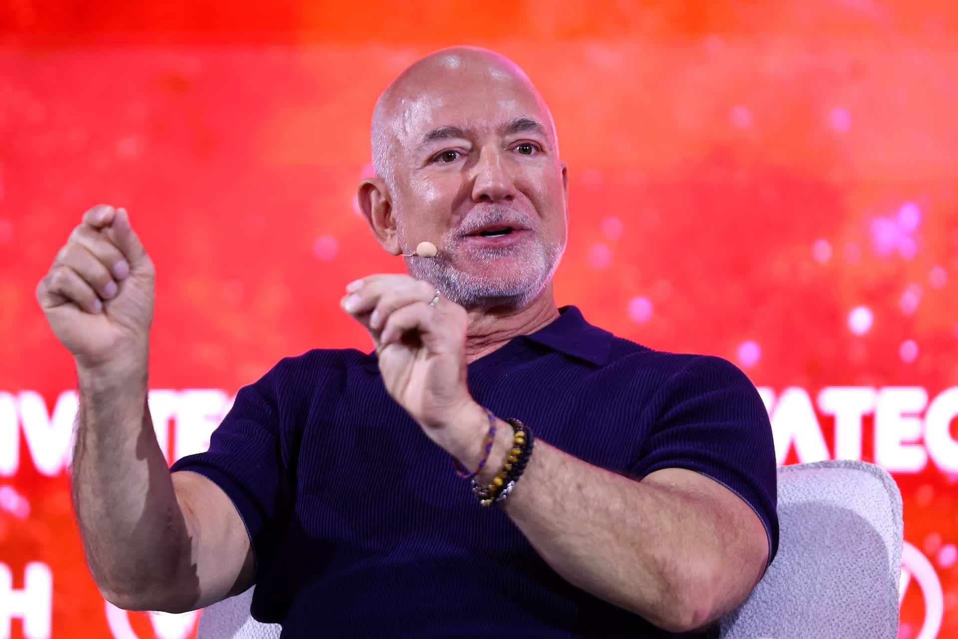 Cuốn sách 'đặc biệt' yêu thích của tỷ phú Jeff Bezos