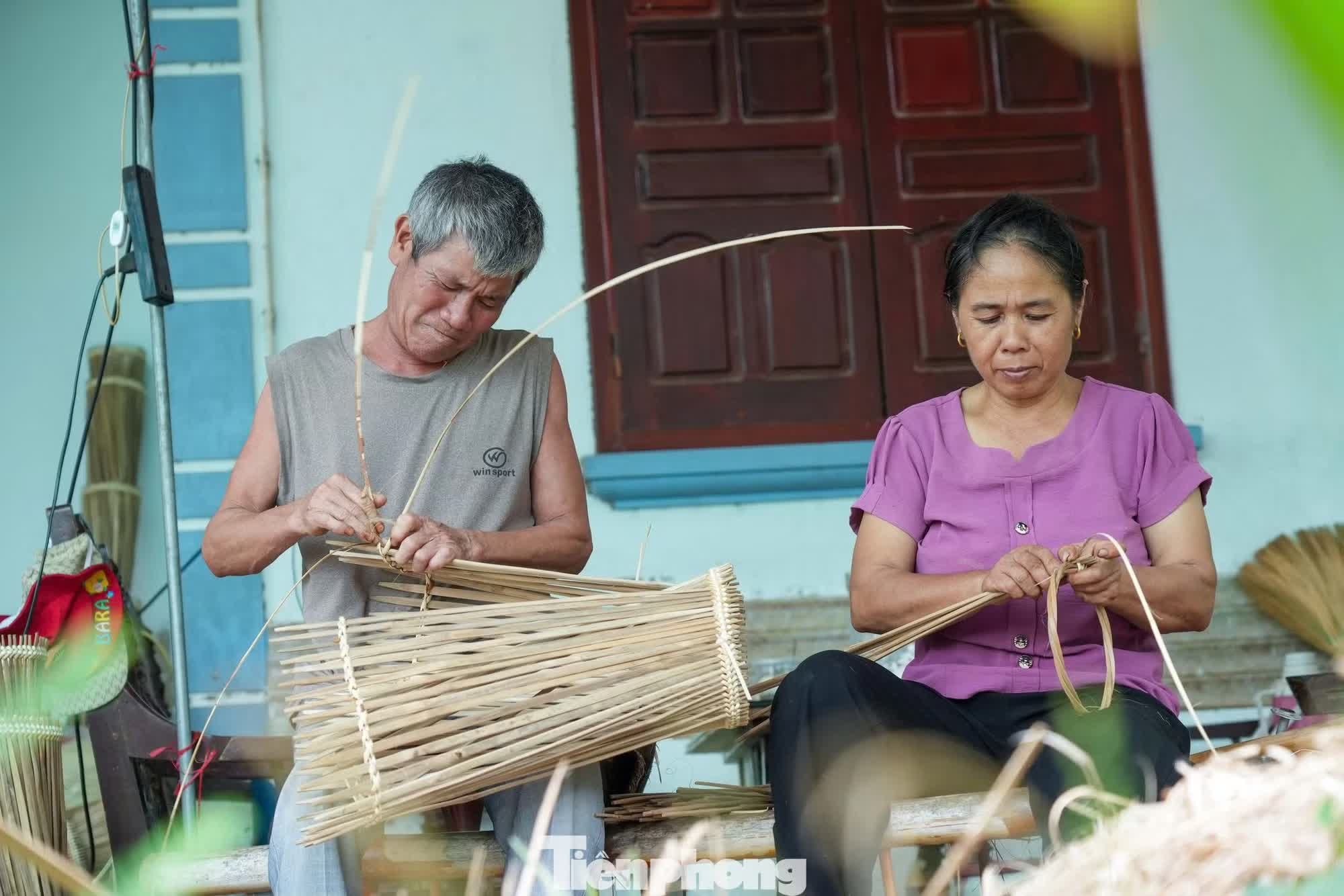 Nơm tre từ chợ quê lên 'chợ số'