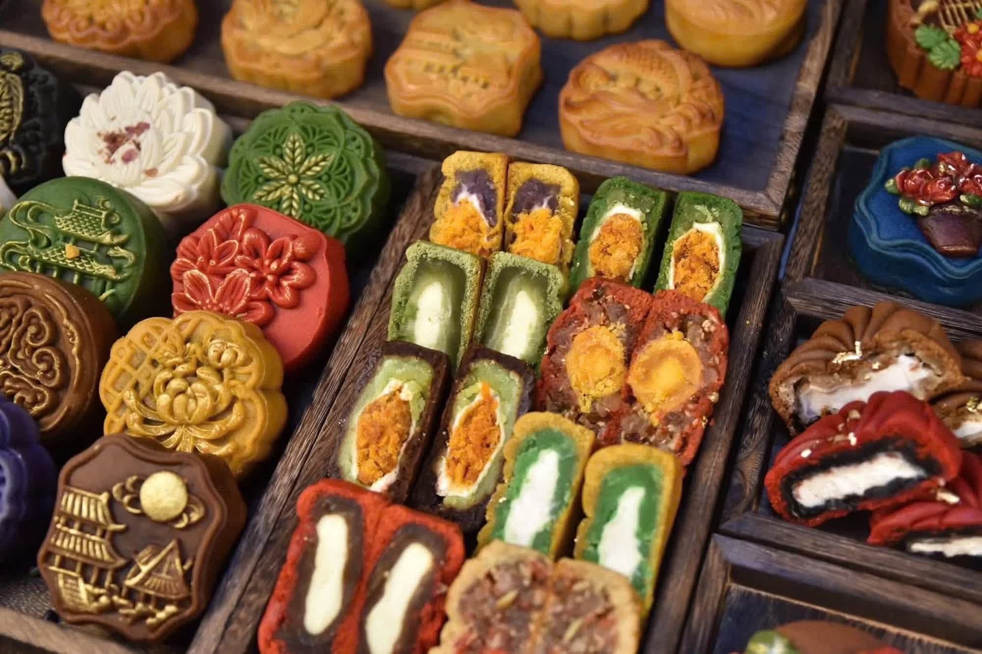 Bánh trung thu 'nhà làm' rộn ràng chợ mạng