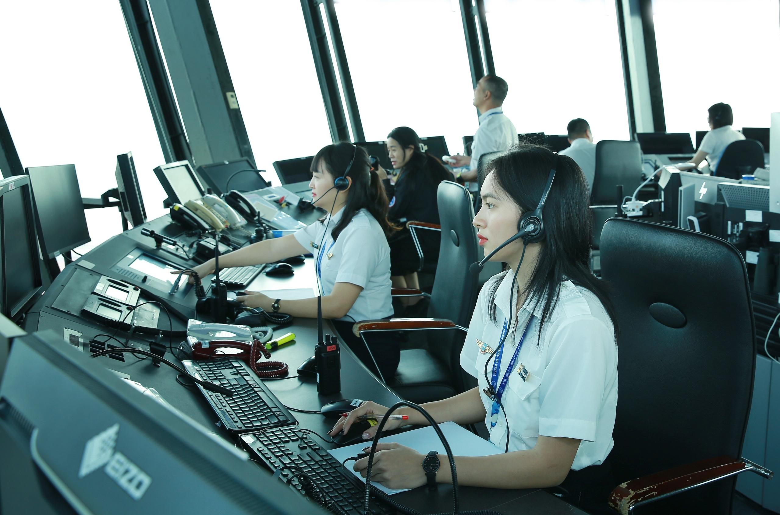 Áp lực điều hành hơn 13.000 chuyến bay dịp 2/9