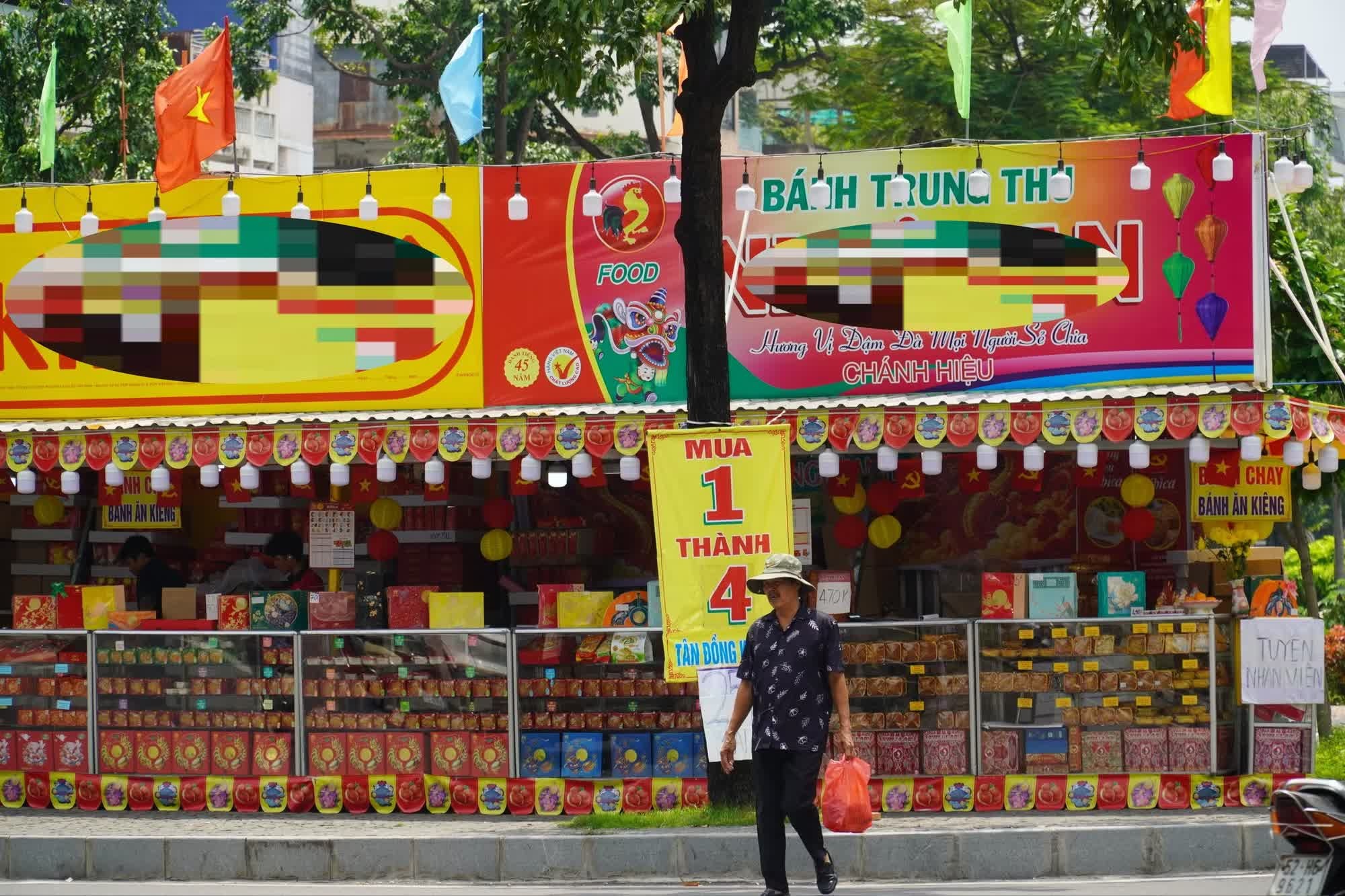 Bánh Trung thu đại hạ giá kiểu 'lạ hoắc'